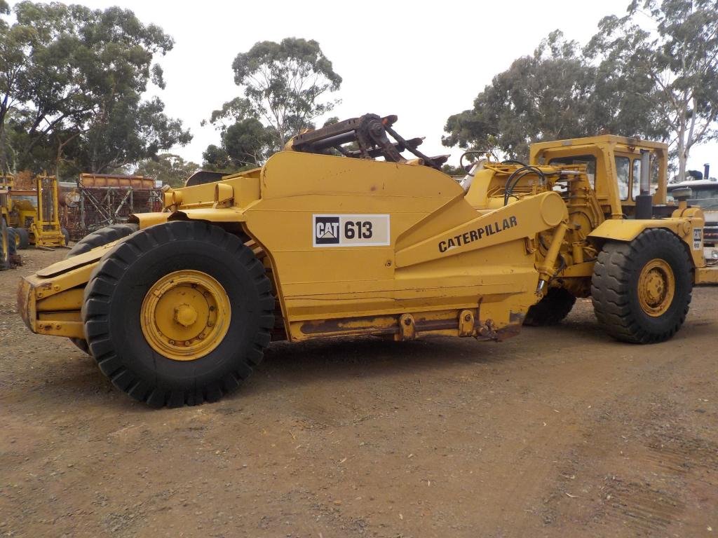 Caterpillar 613 Scraper
