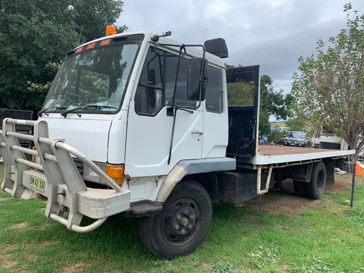 2003 MITSUBISHI FK86A TILT/SLIDE TOW TRUCK