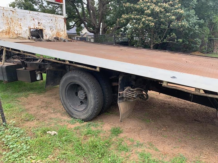 2003 MITSUBISHI FK86A TILT/SLIDE TOW TRUCK