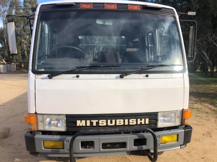 1989 MITSUBISHI FK417 TRAY
