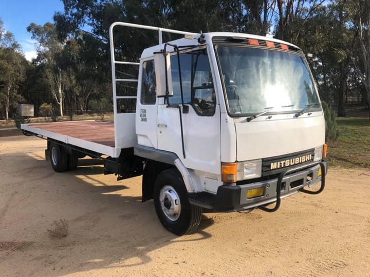 1989 MITSUBISHI FK417 TRAY