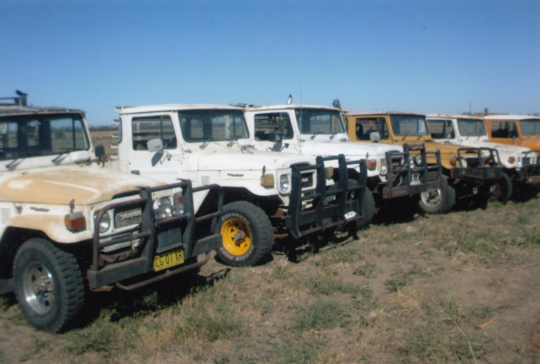 1984-1980 TOYOTA LANCRUISER TRAYBACKS