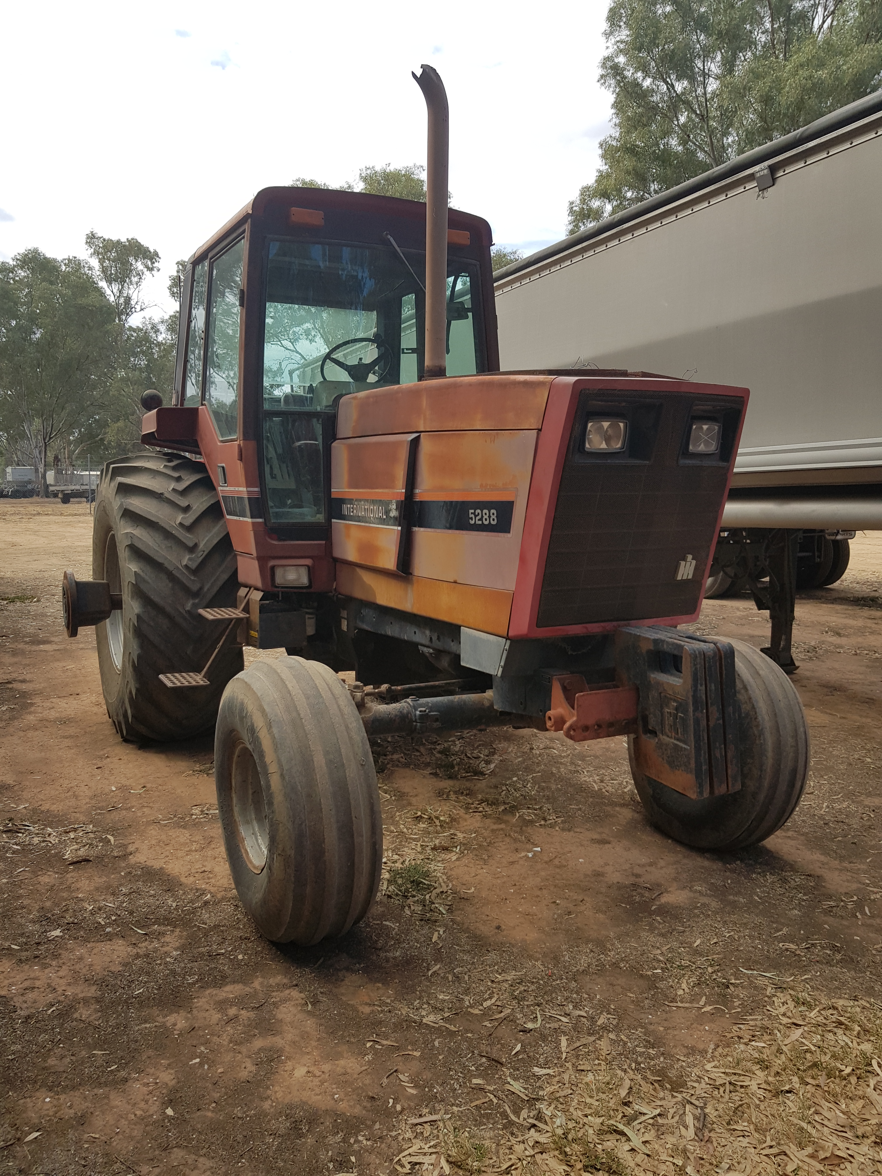 International 5288 Tractor
