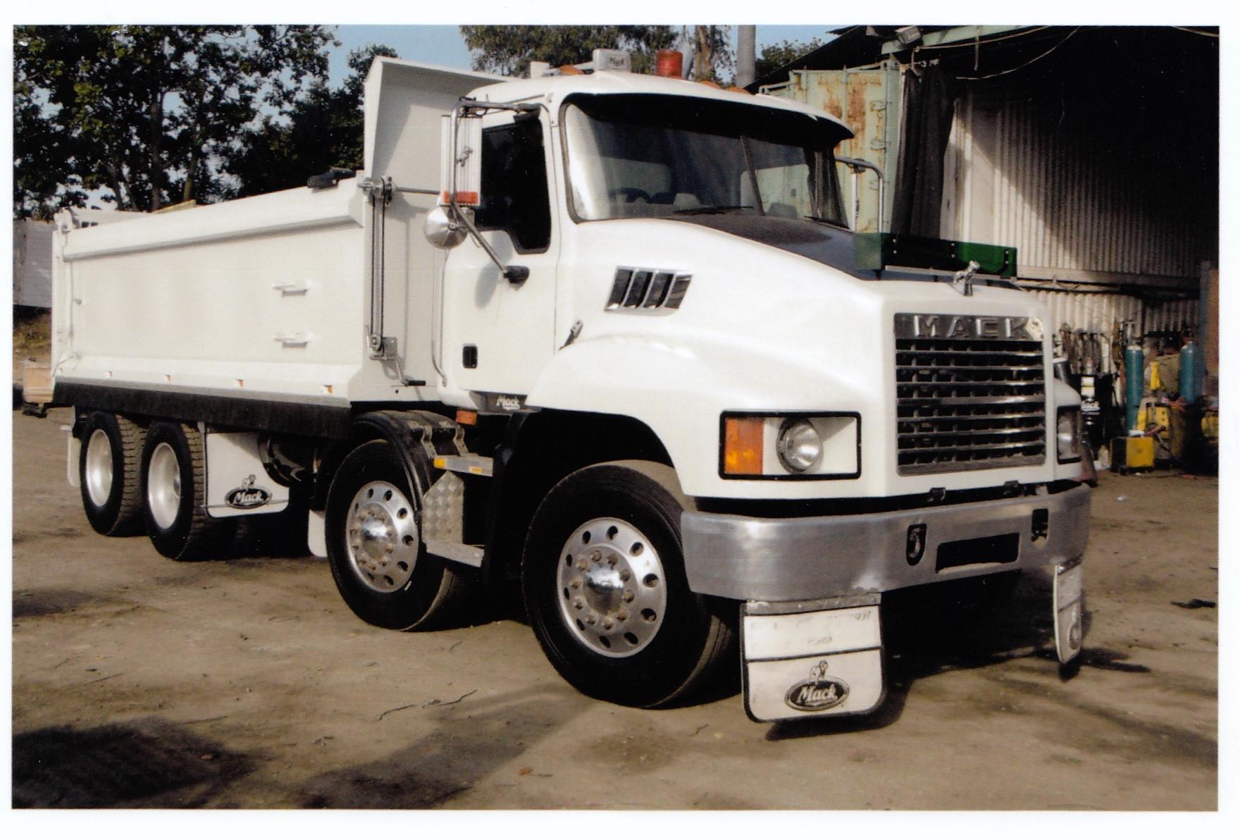 11/2006 MACK METROLINER 8 WHEELER TIPPERS