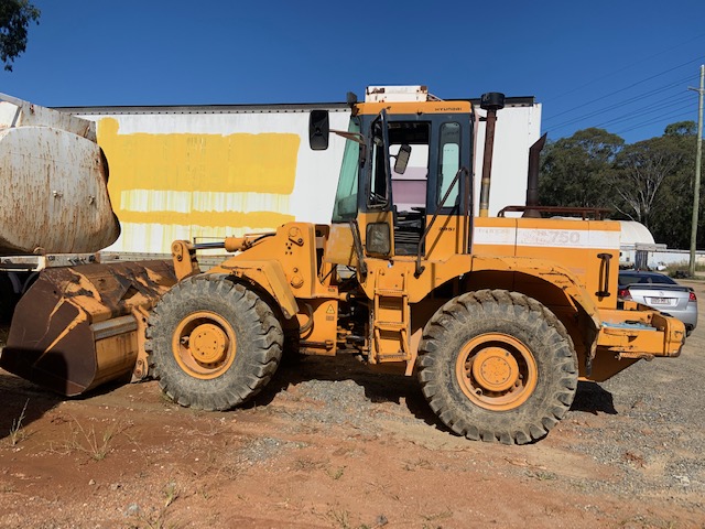 Hyundai LT750 4 Wheel Drive Loader