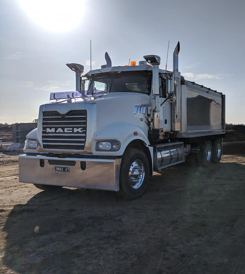 2011 MACK TRIDENT 