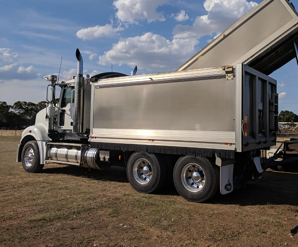 2011 MACK TRIDENT 