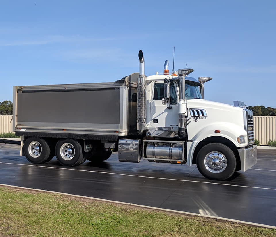 2011 MACK TRIDENT