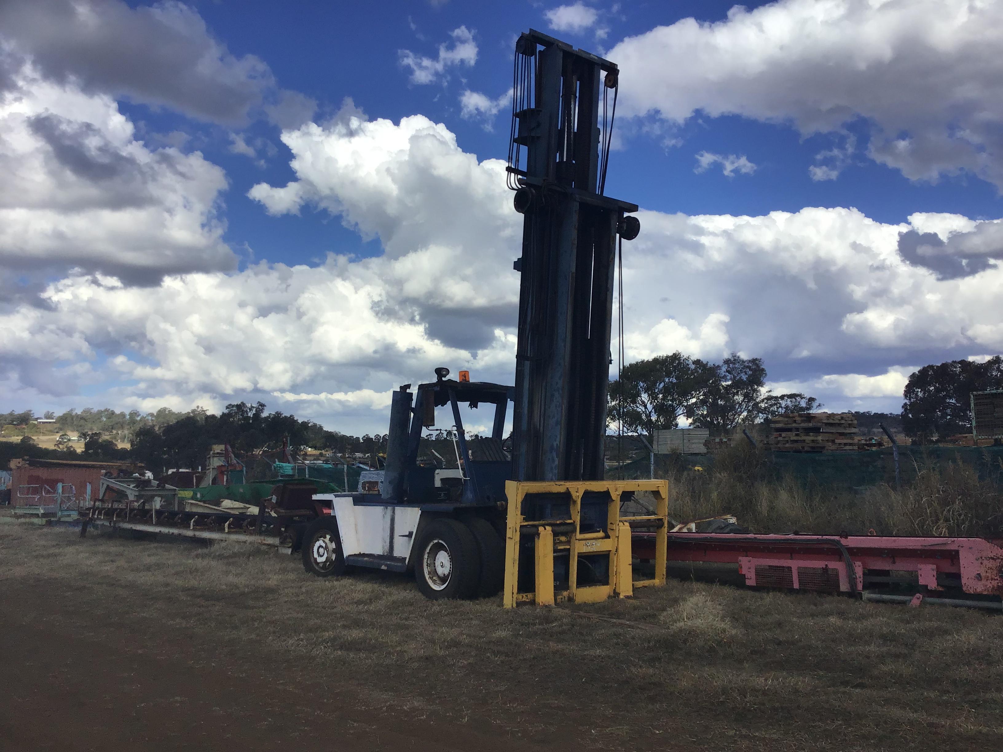 Caterpillar V300B