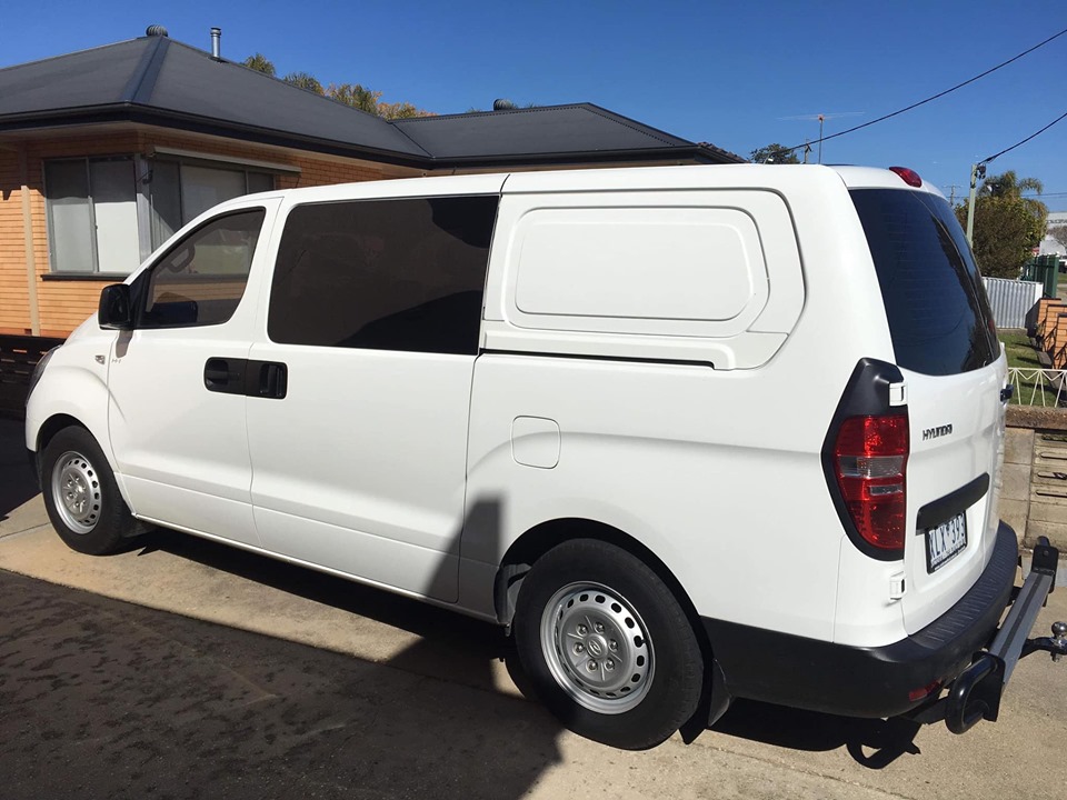2009 HYUNDAI ILOAD VAN/CREW CAB