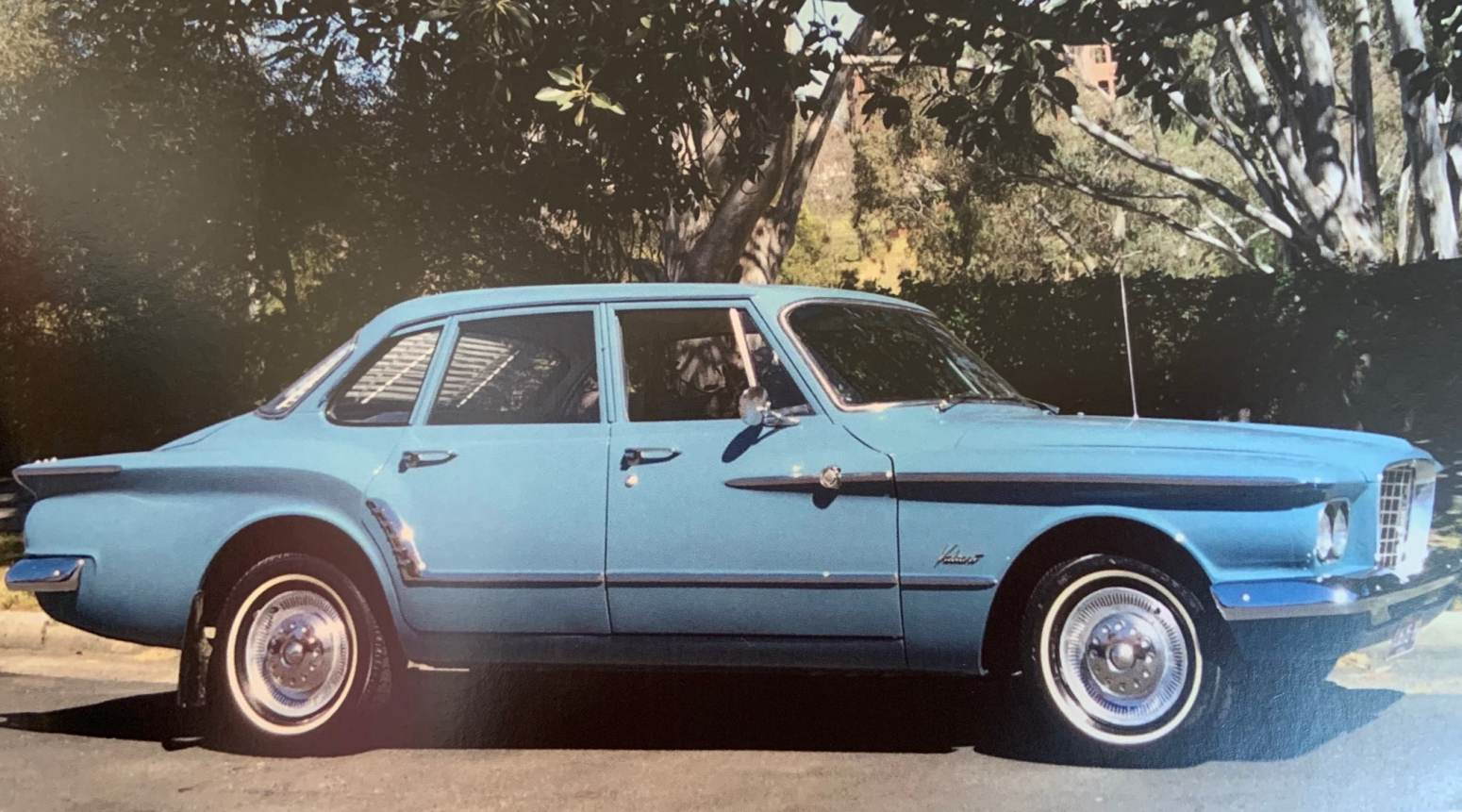 1962 CHRYSLER VALIANT R SERIES SEDAN