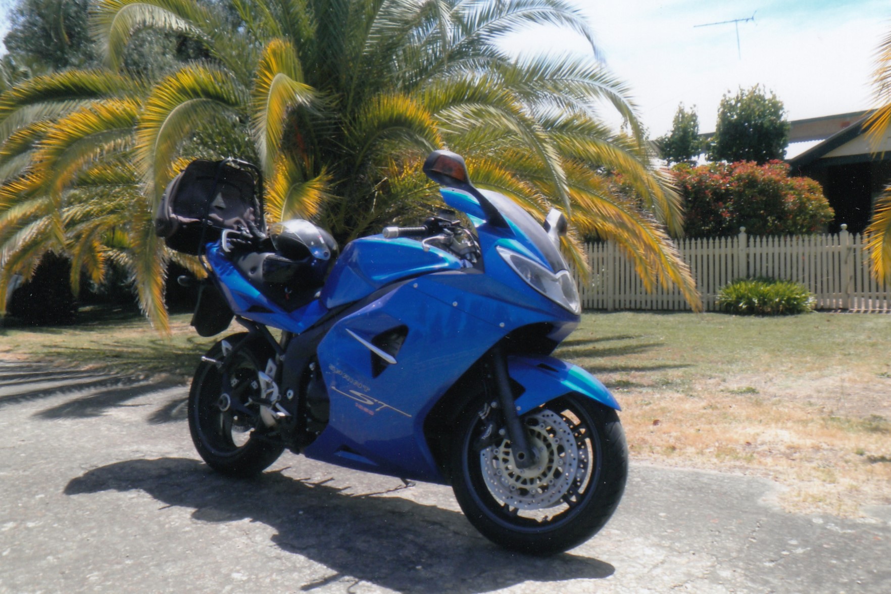 2006 TRIUMPH SPRINT ST 1050CC