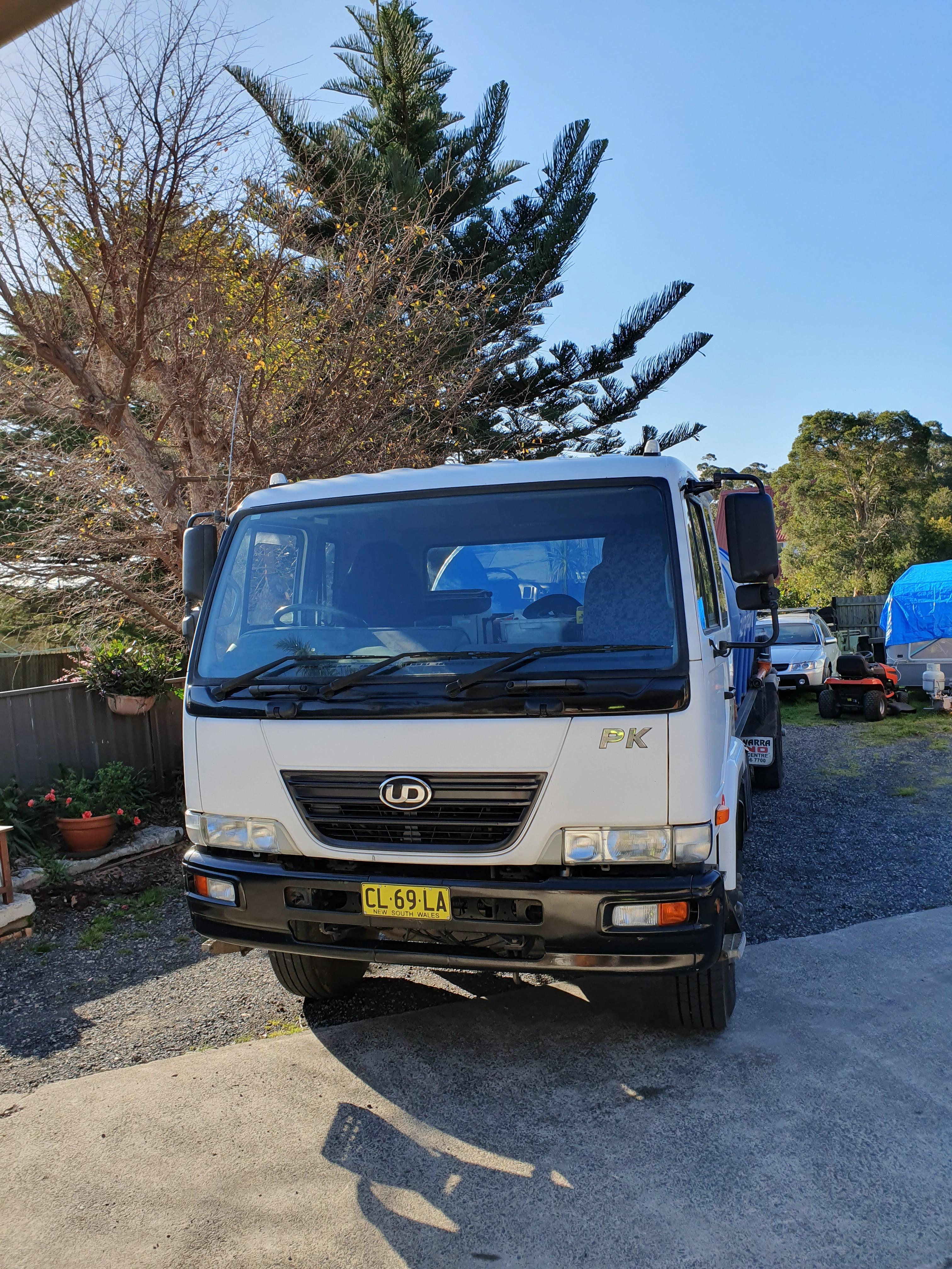 2009 NISSAN UD WATER TANKER