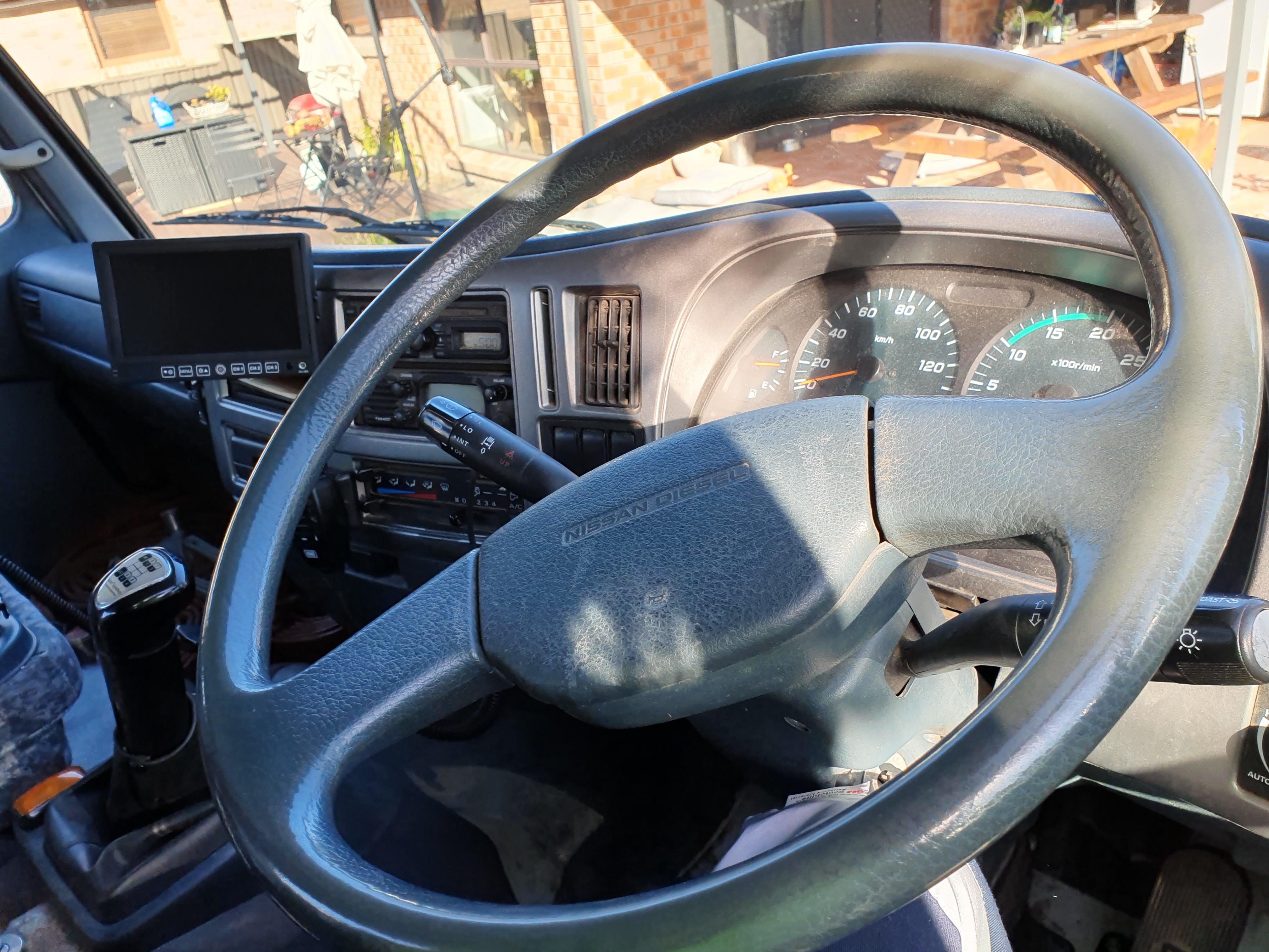 2009 NISSAN UD WATER TANKER