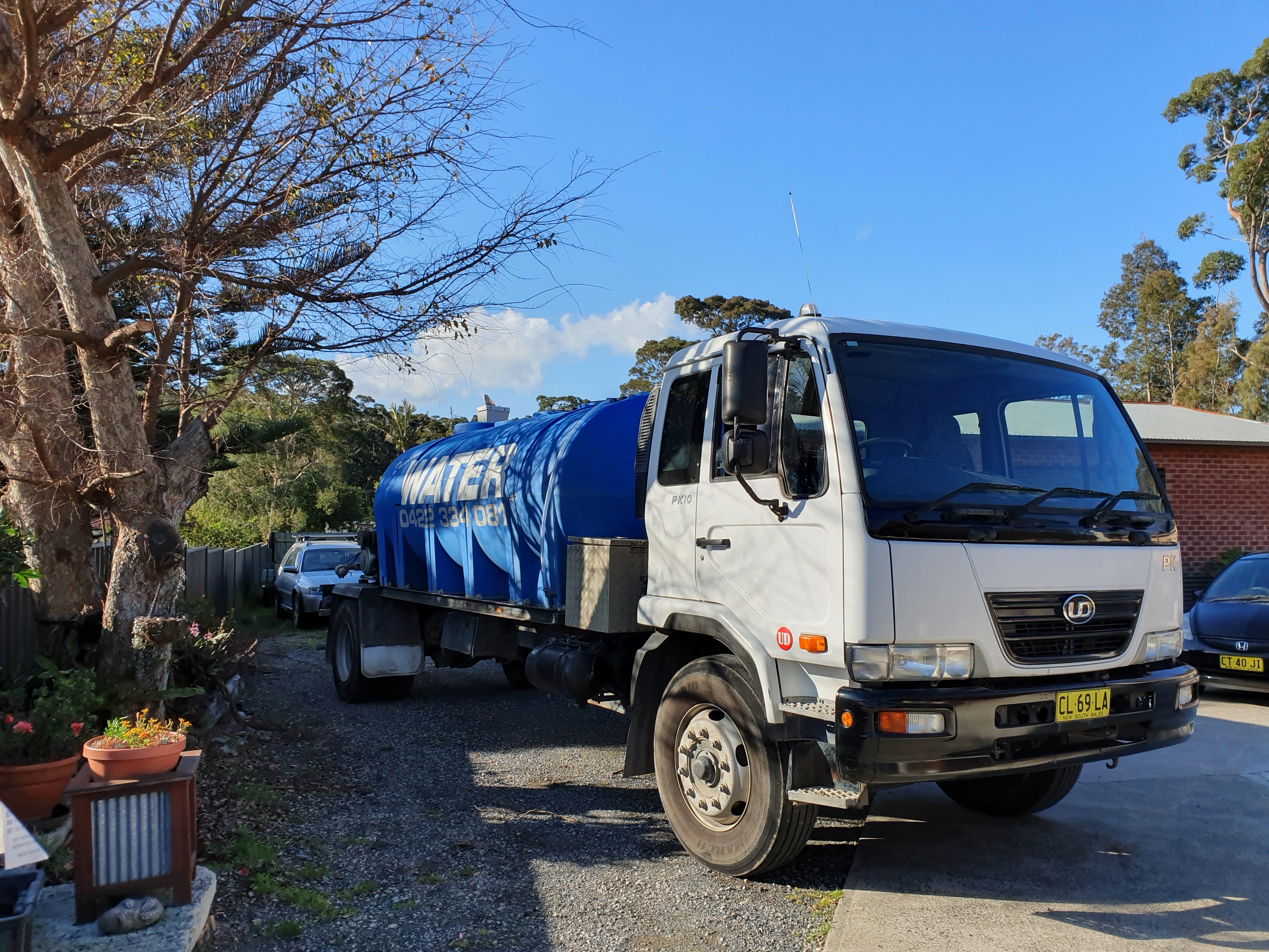 2009 NISSAN UD WATER TANKER