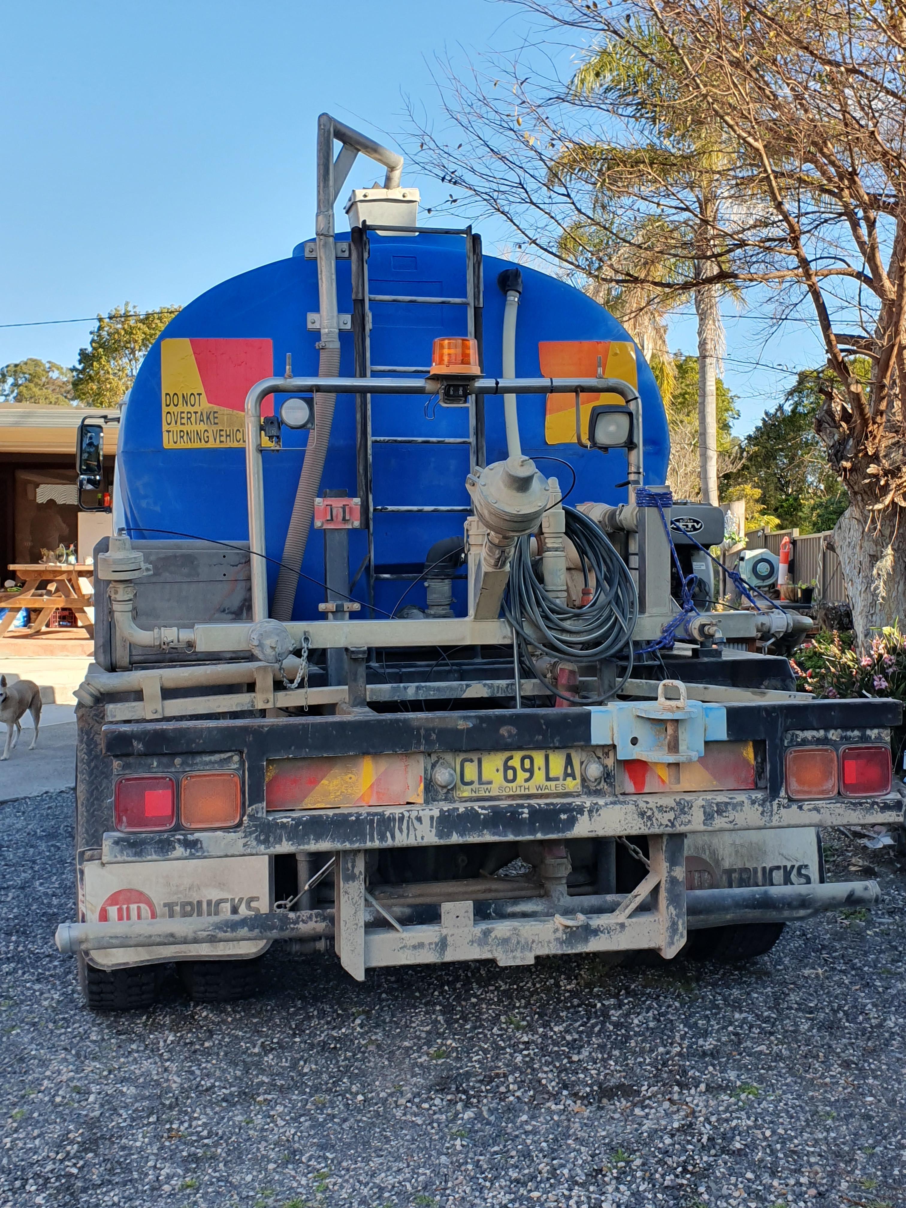2009 NISSAN UD WATER TANKER