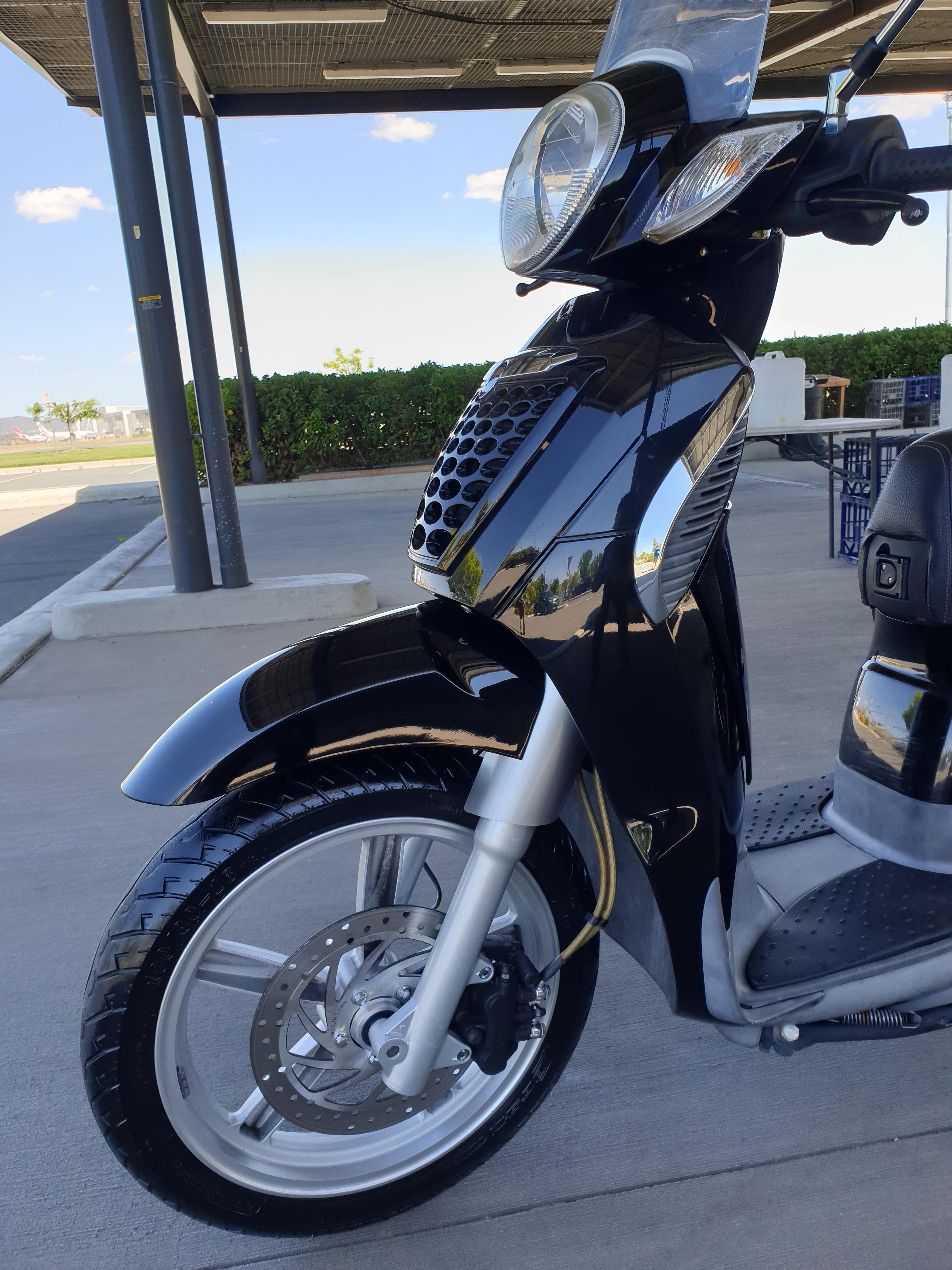 2010 APRILIA SCARABEO 200 SCOOTER
