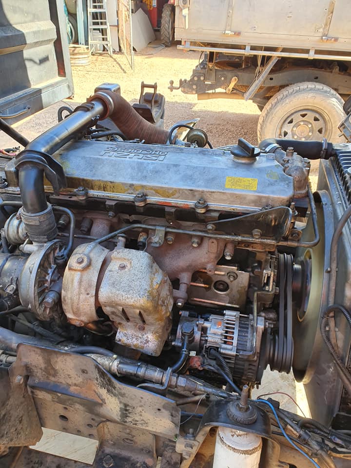 2000 ISUZU NQR 450 TRUCK