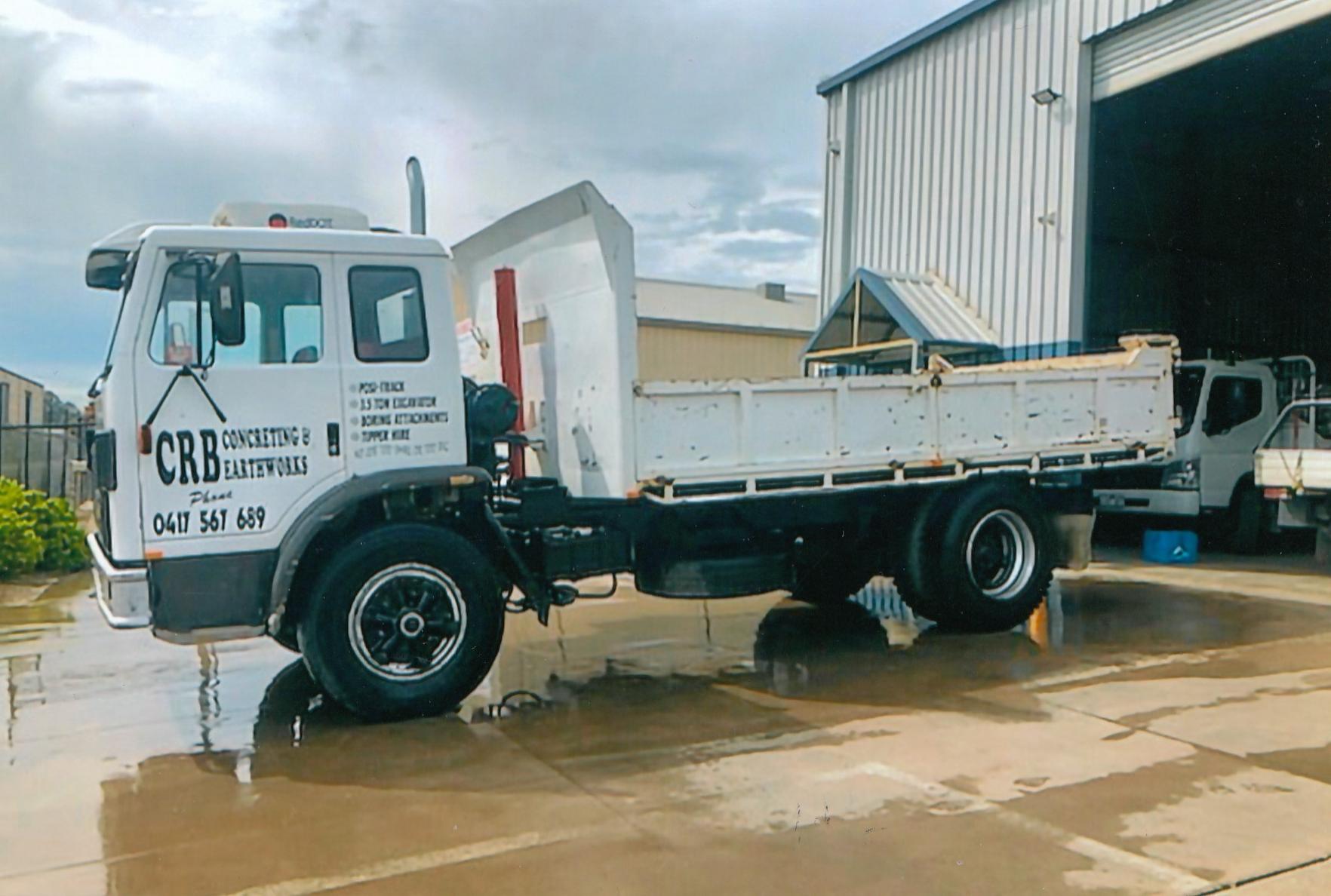 1994 INTERNATIONAL ACCO 2350G TIPPER