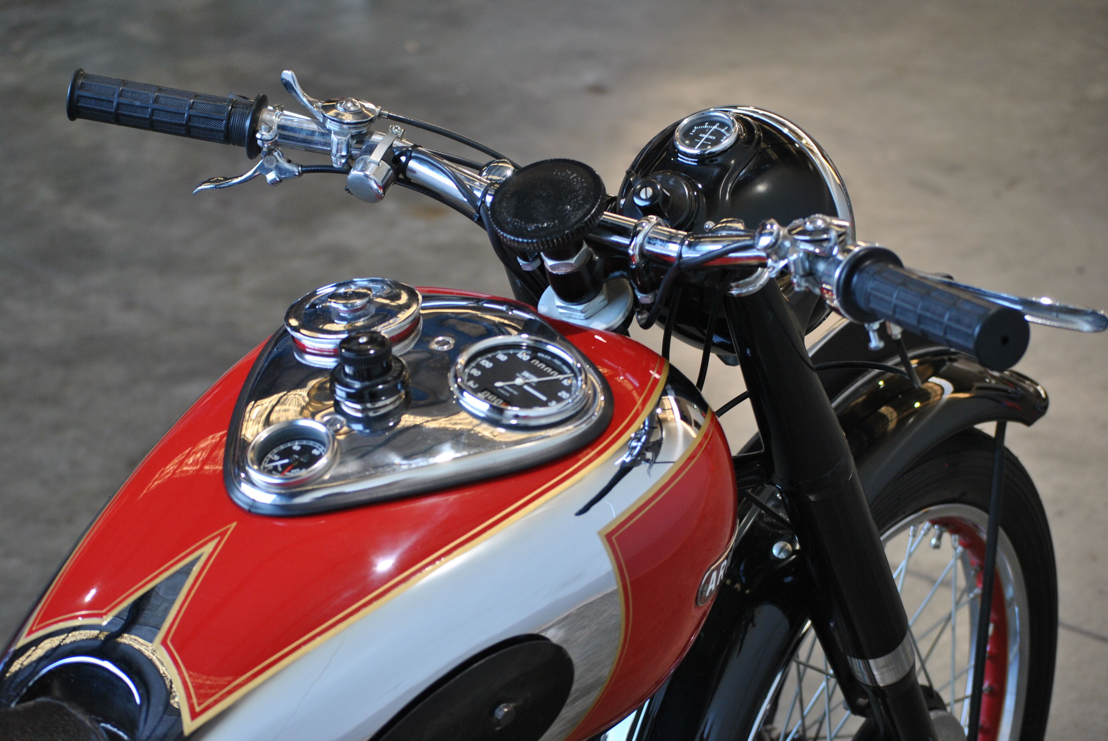 C1949 ARIEL RED HUNTER 500CC SINGLE