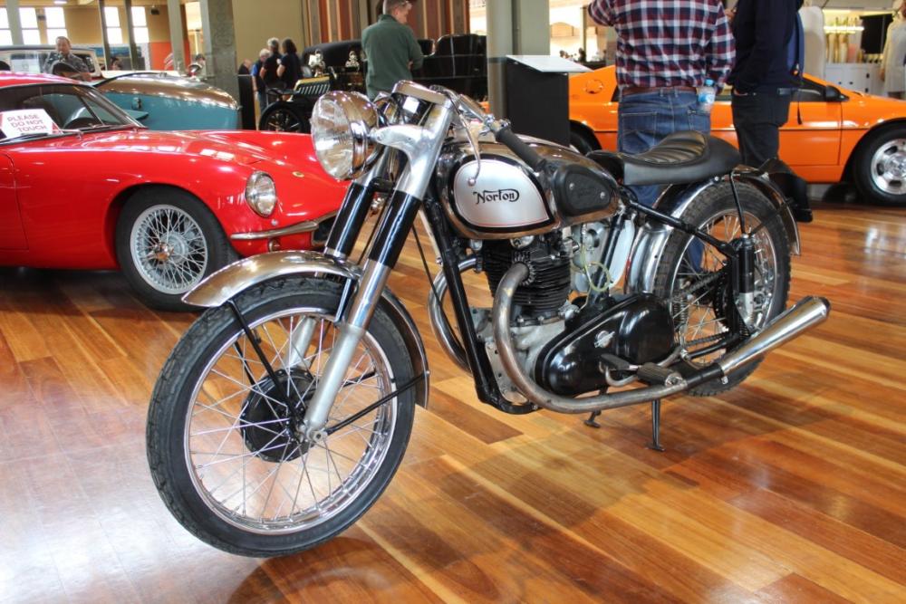 1949 NORTON DOMINATOR MODEL 7 ROAD