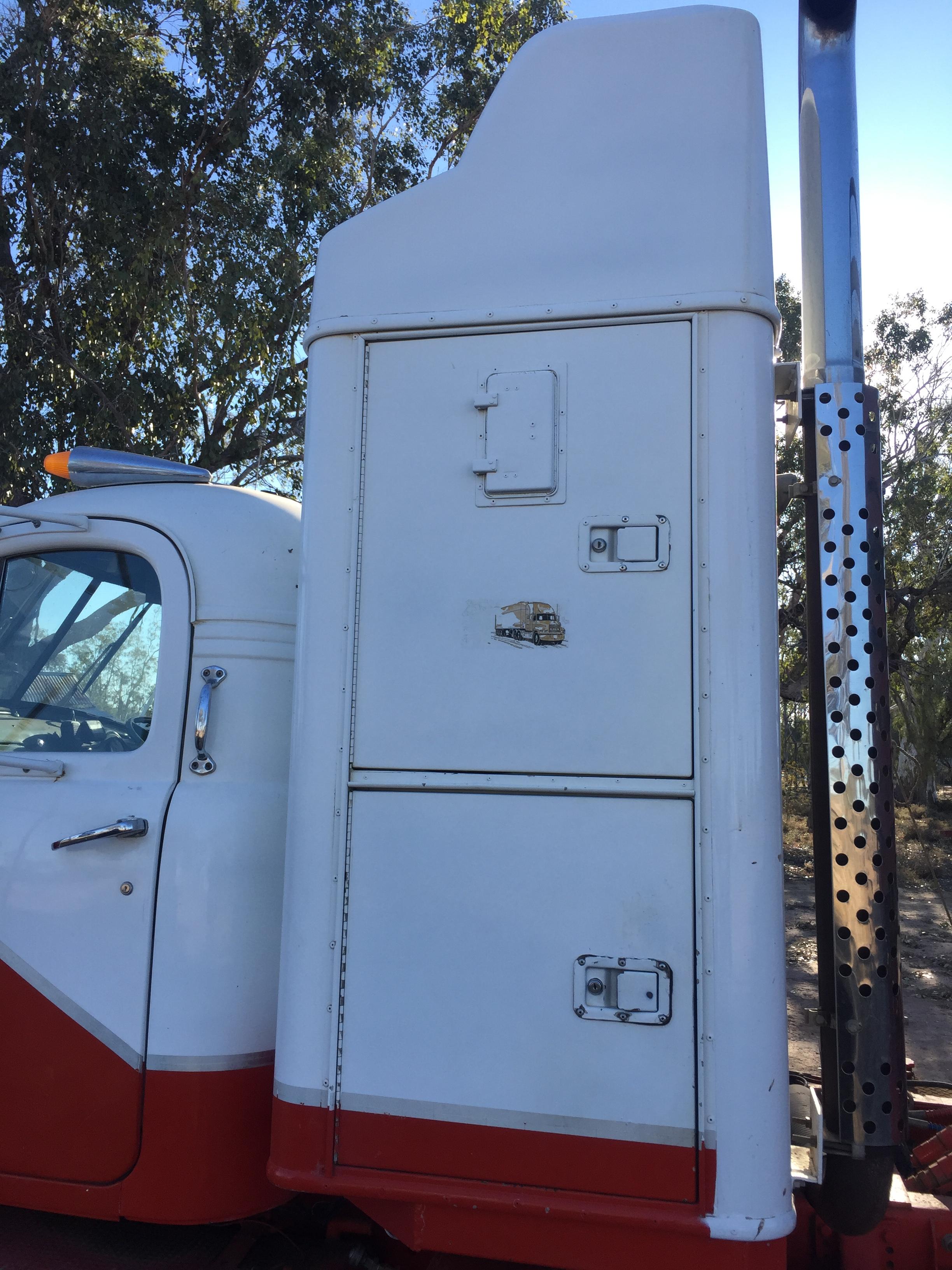 1964 MACK B MODEL