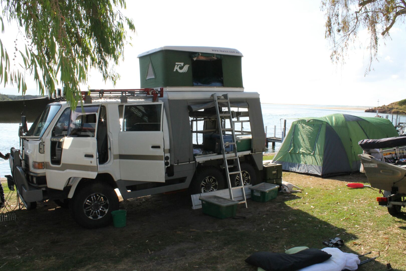 1999 DAIHATSU DELTA CREW CAB