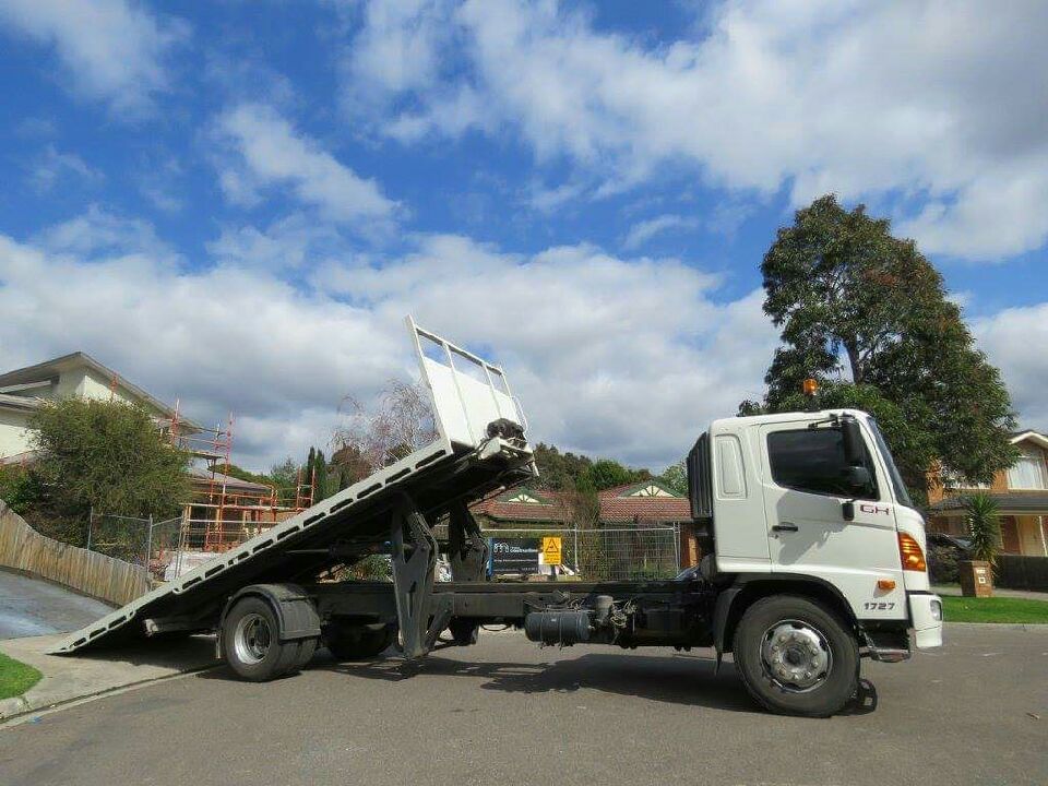 2010 HINO TILT TRAY