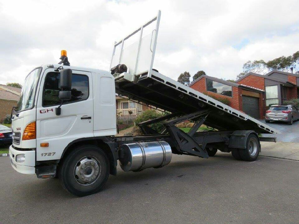 2010 HINO TILT TRAY