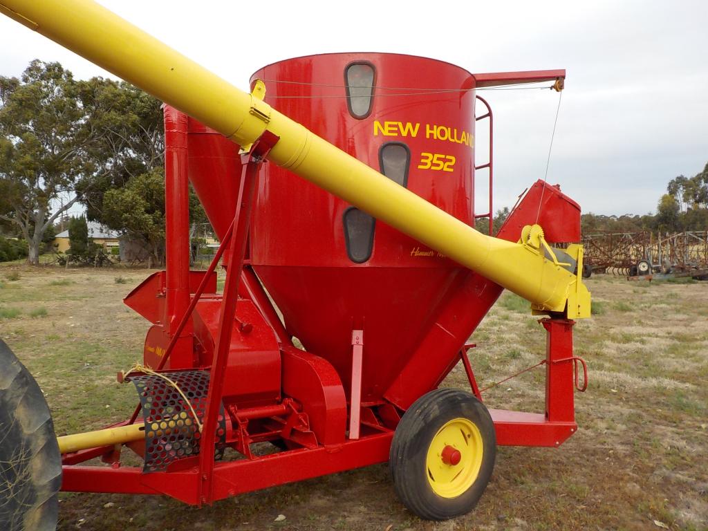 New Holland 352 Hammer Mill