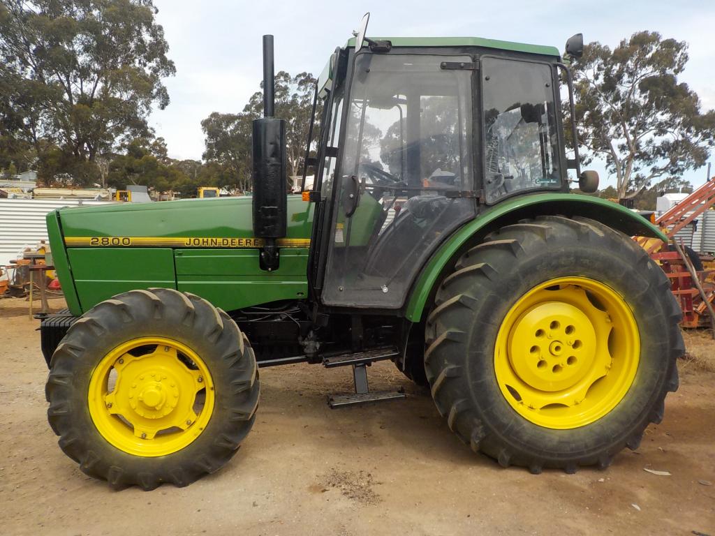 JOHN DEERE 2800 TRACTOR