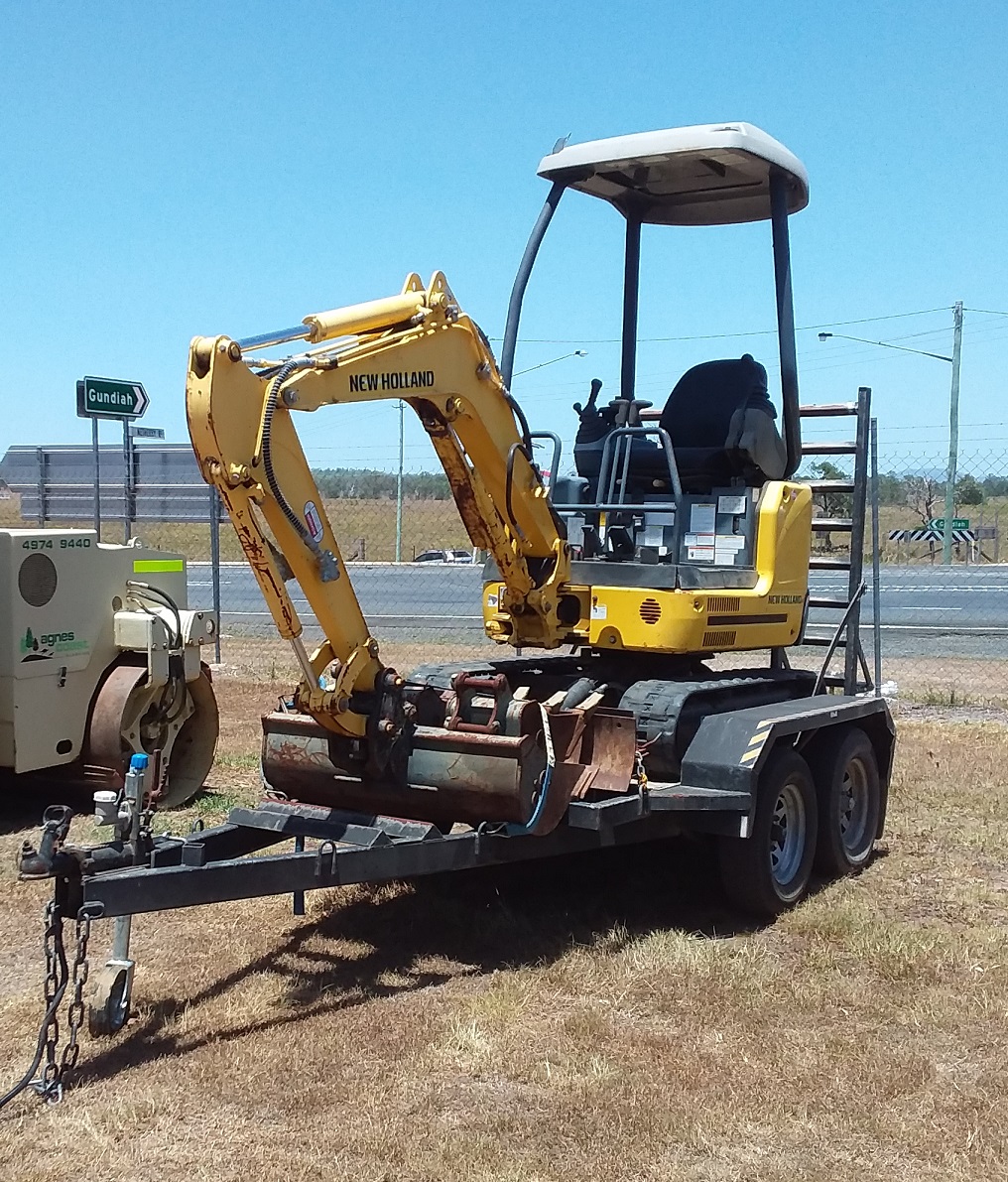 2014 New Holland E18SR mini excavator