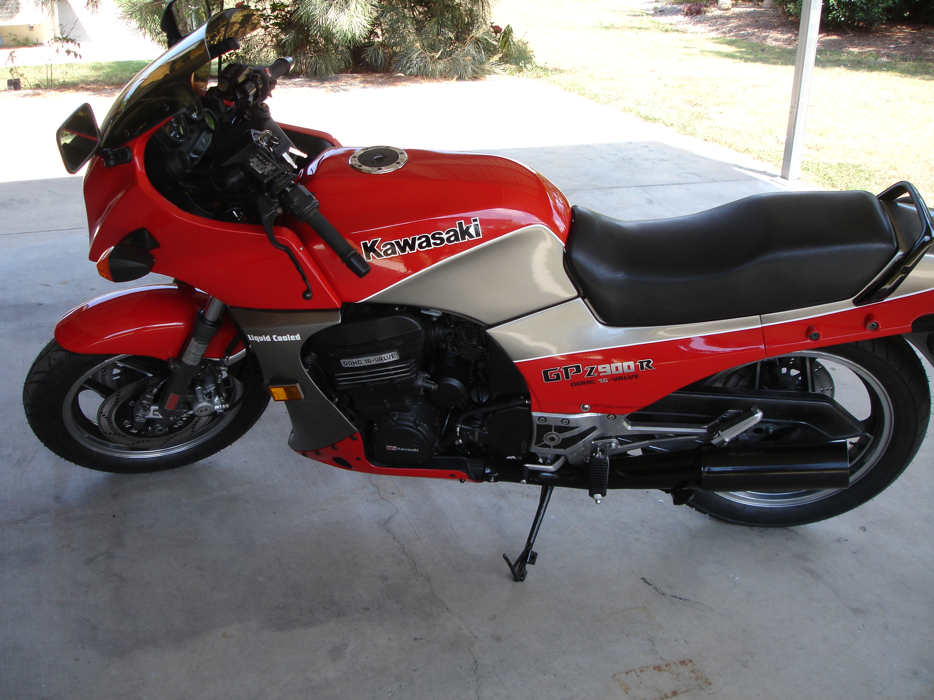 1984 KAWASAKI GPZ900R (ZX900) ROAD