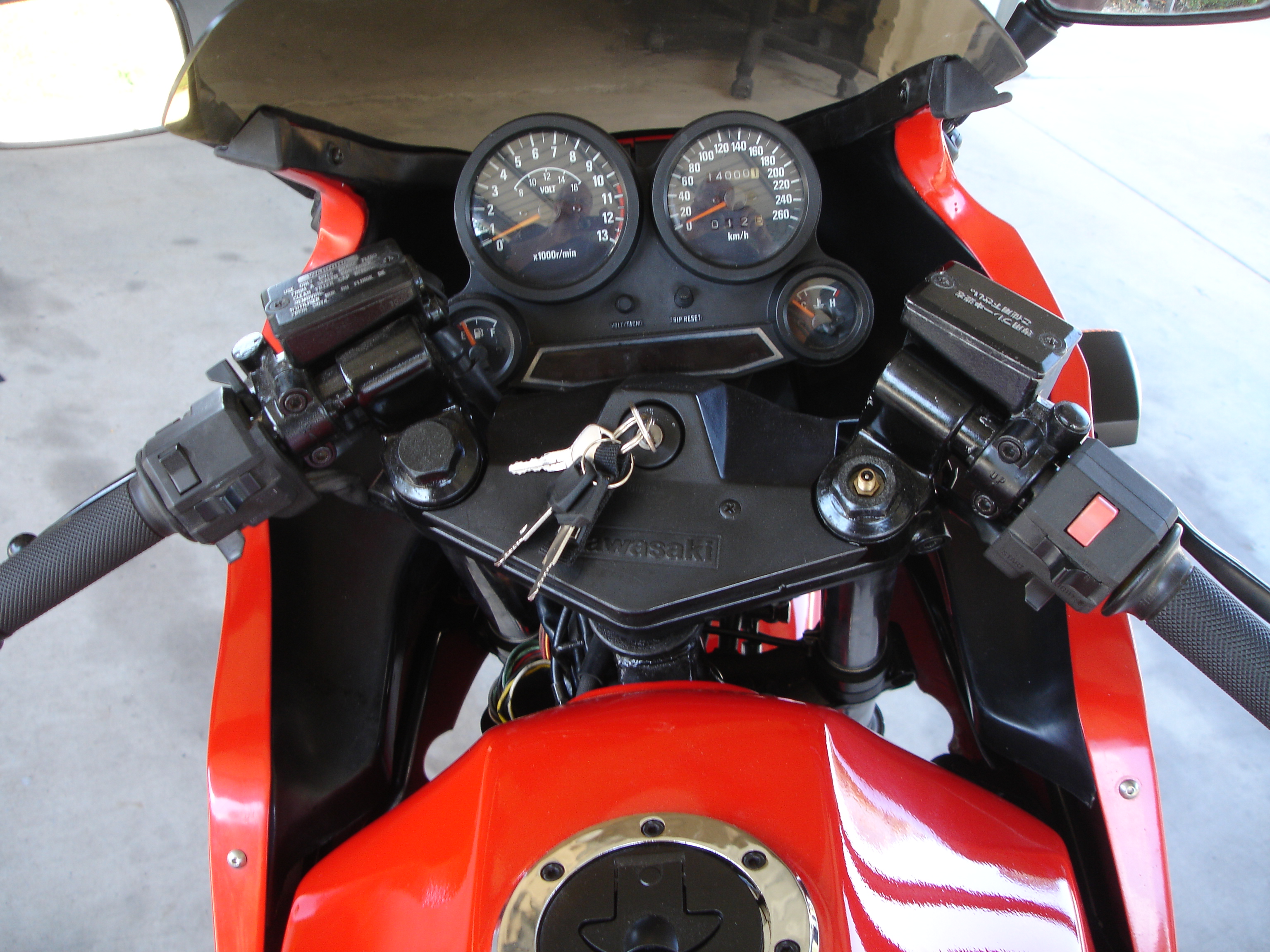 1984 KAWASAKI GPZ900R (ZX900) ROAD