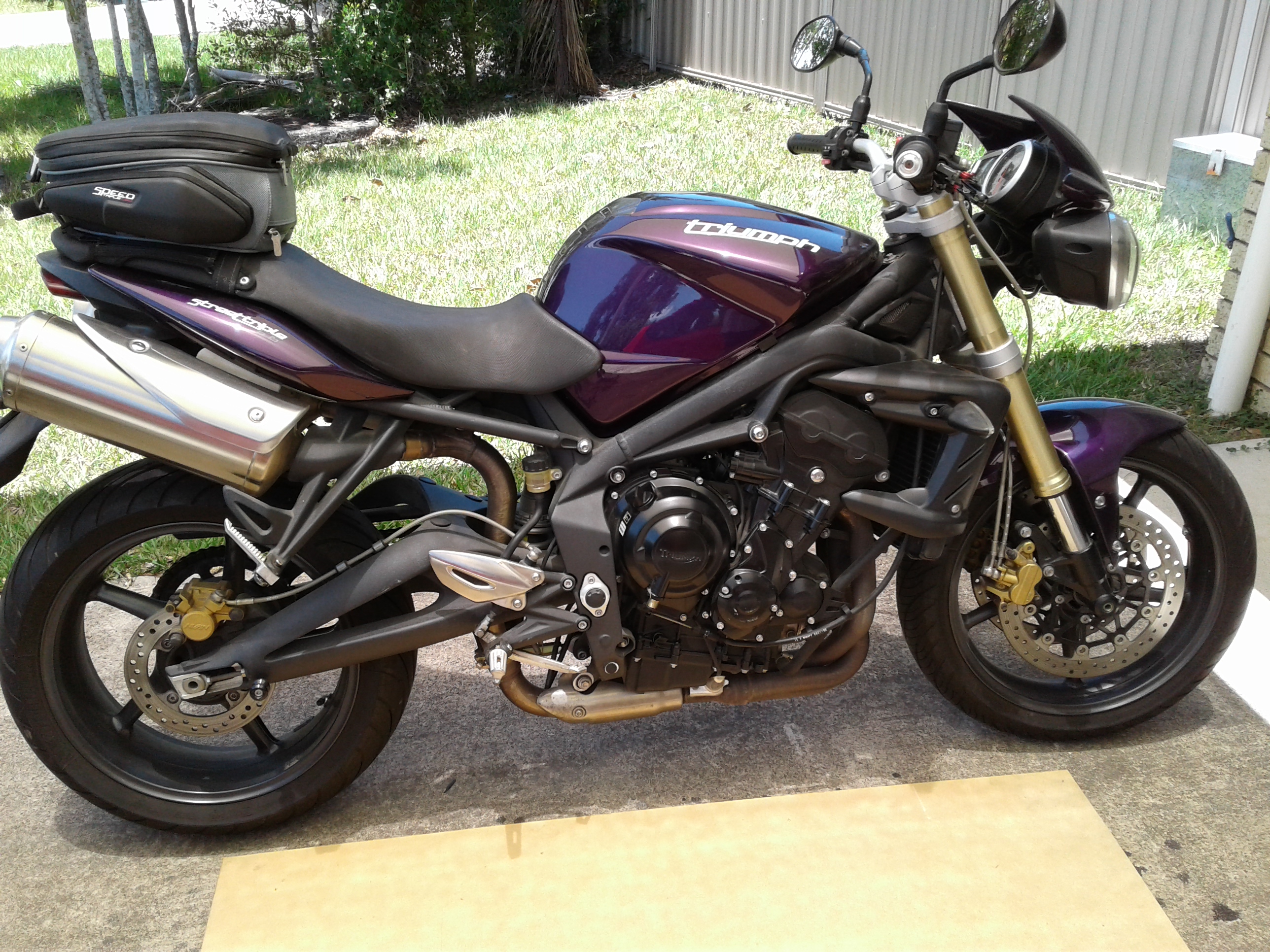 2011 TRIUMPH STREET TRIPLE 675 ROAD