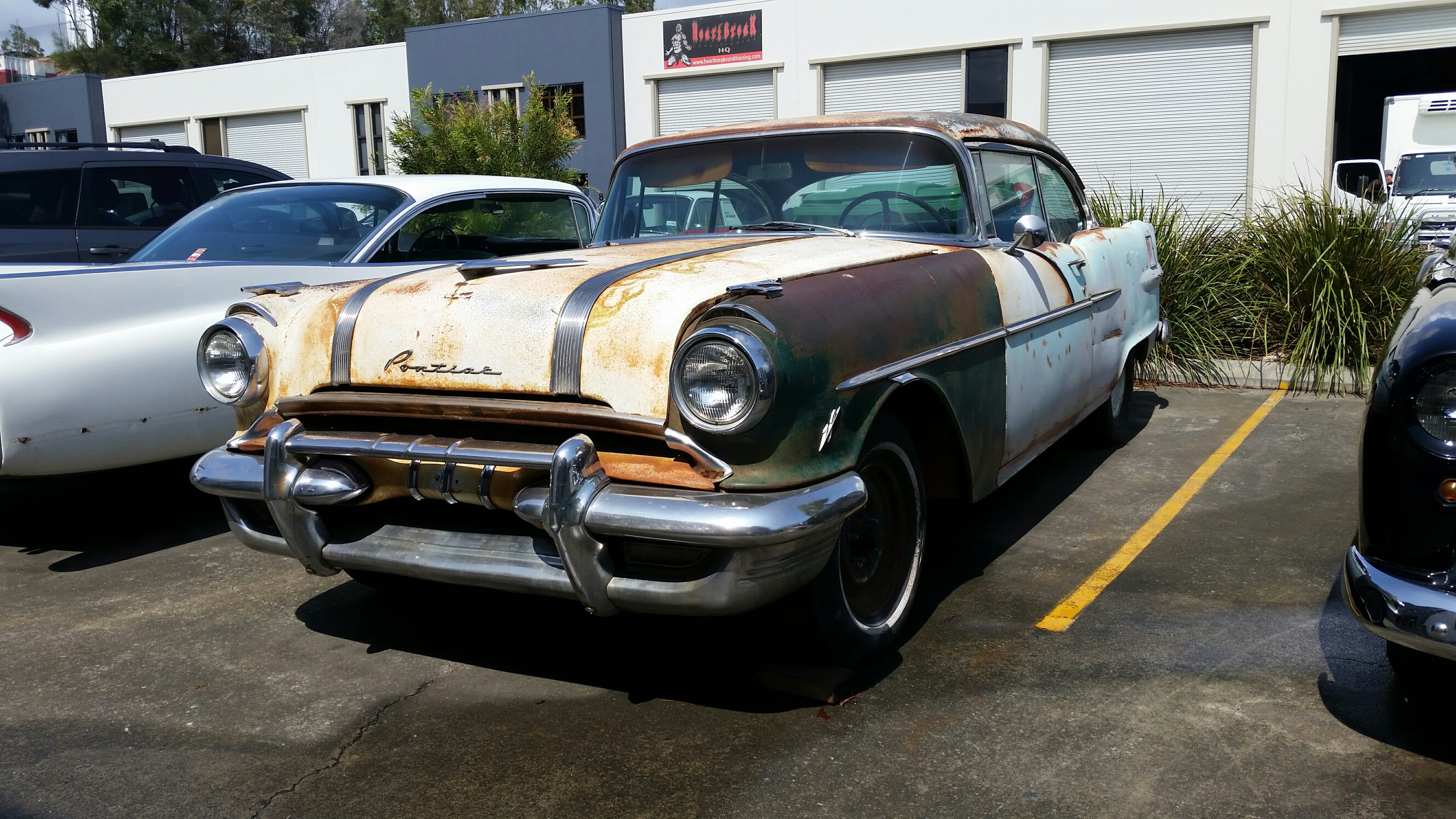 1956 PONTIAC CHIEFTAIN 2DR COUPE