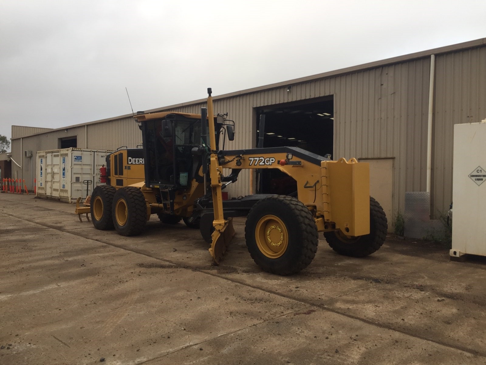 JOHN DEERE 772GP