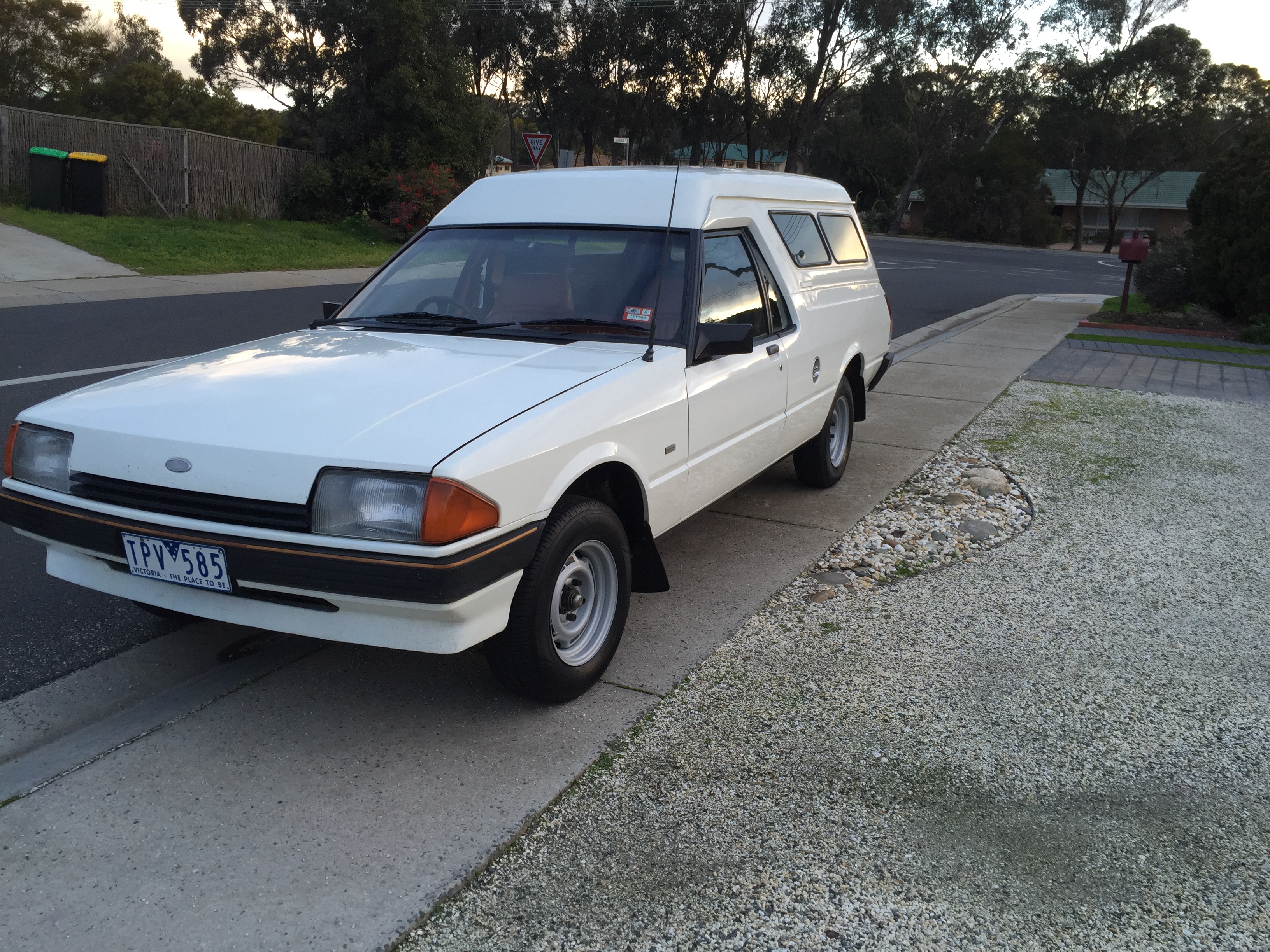 1984 FORD FALCON XE PANNEL VAN