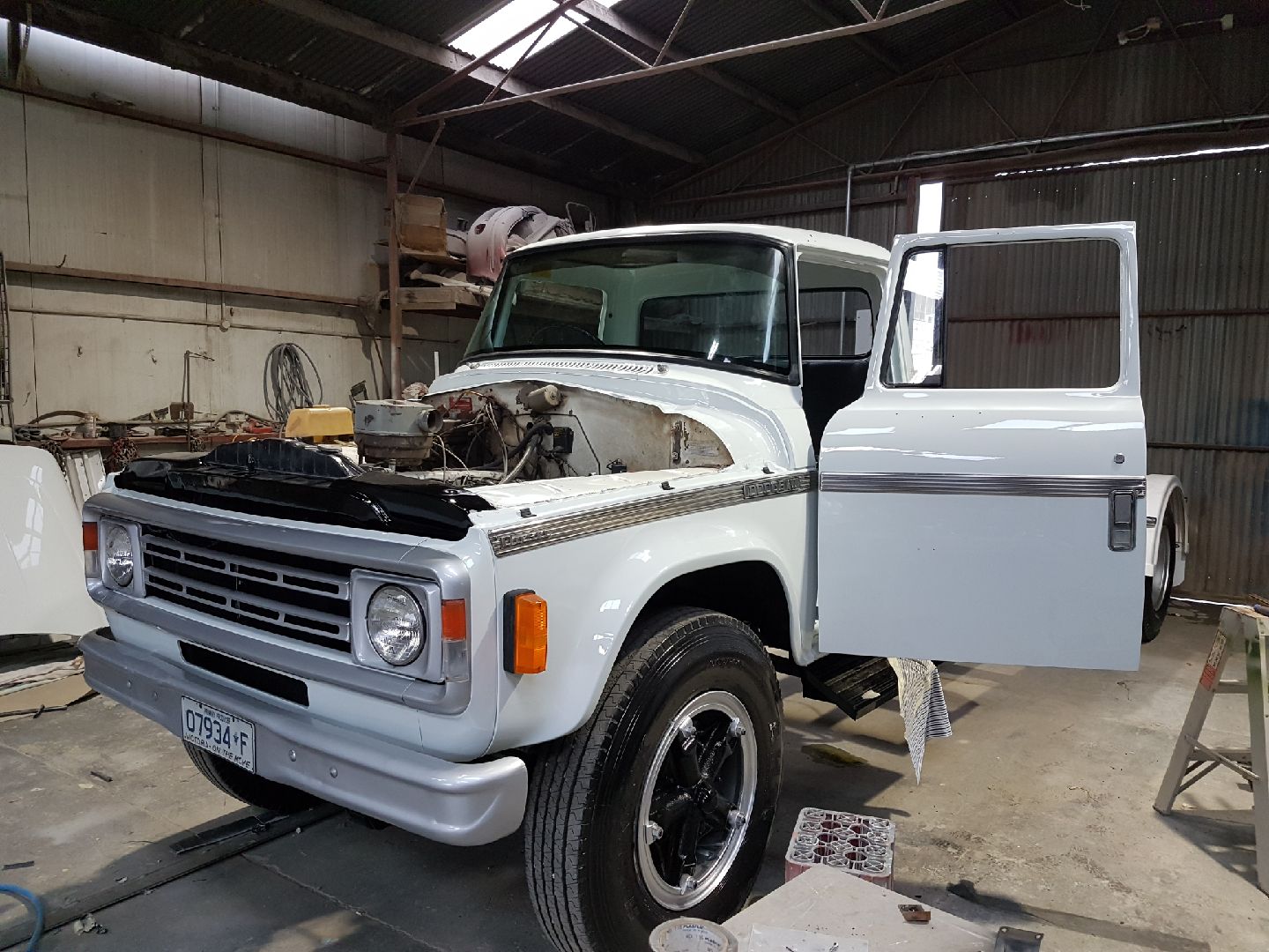 1976 DODGE D5N SERIES 600 TRAY TRUCK 