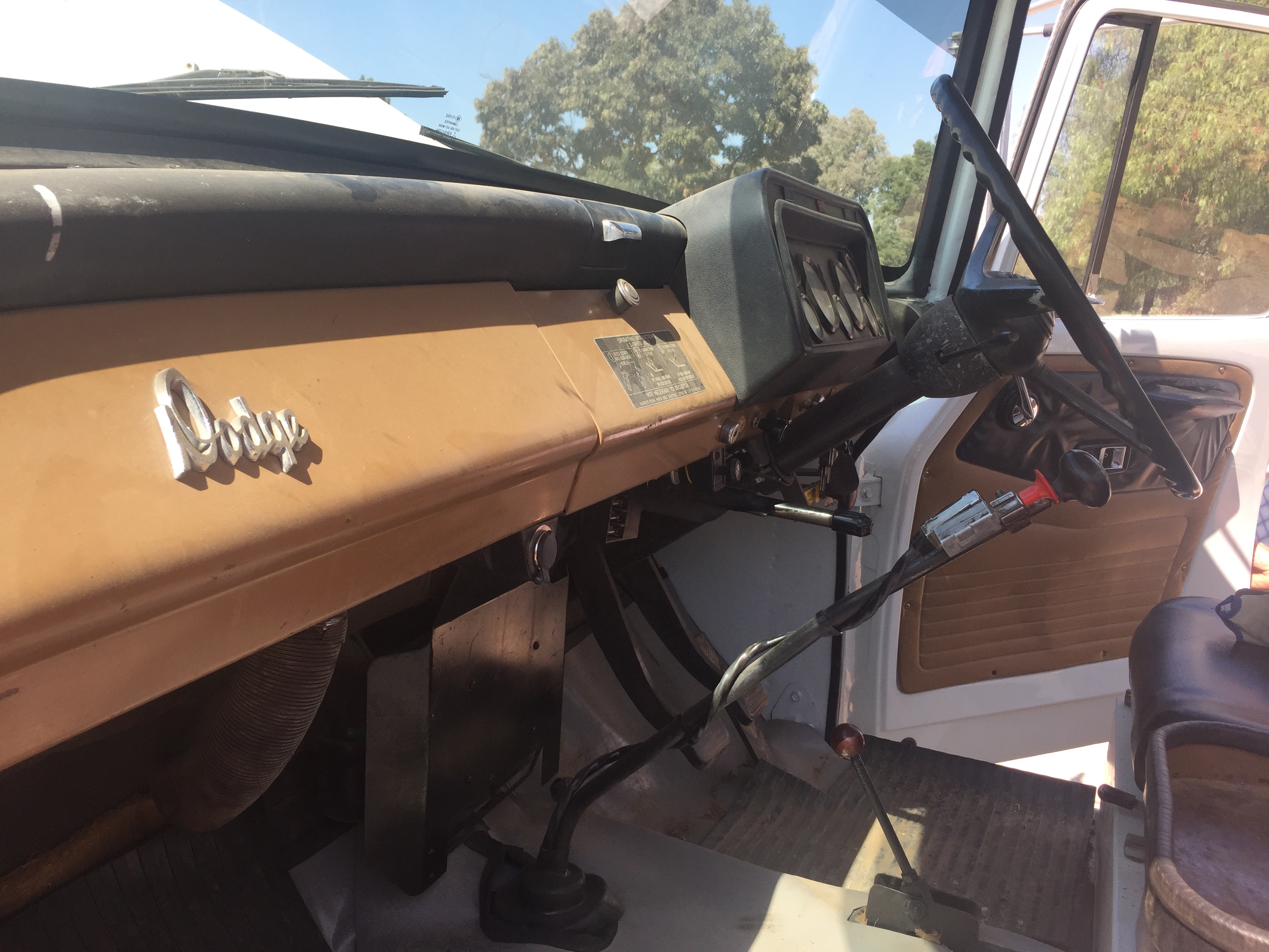 1976 DODGE D5N SERIES 600 TRAY TRUCK