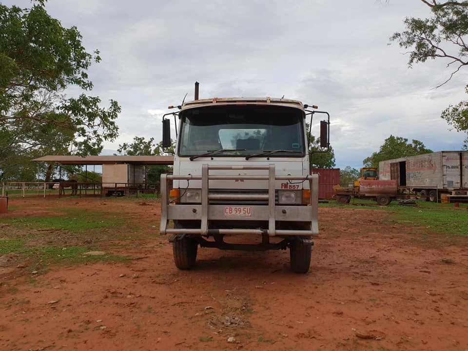 1990 MITSUBISHI FM557 PRIME MOVER 