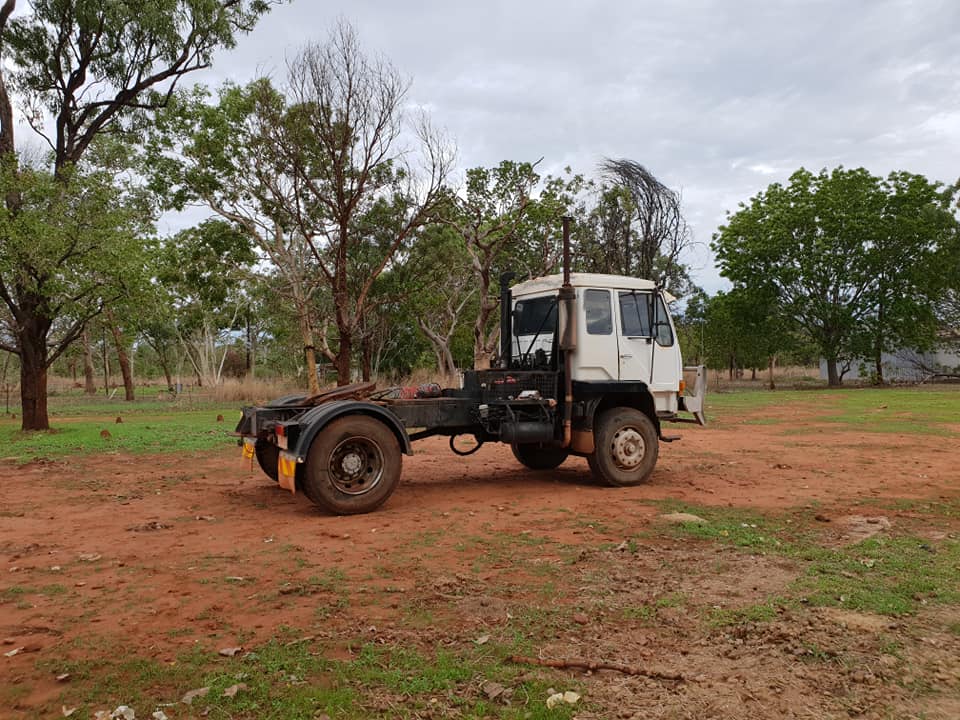 1990 MITSUBISHI FM557 PRIME MOVER 