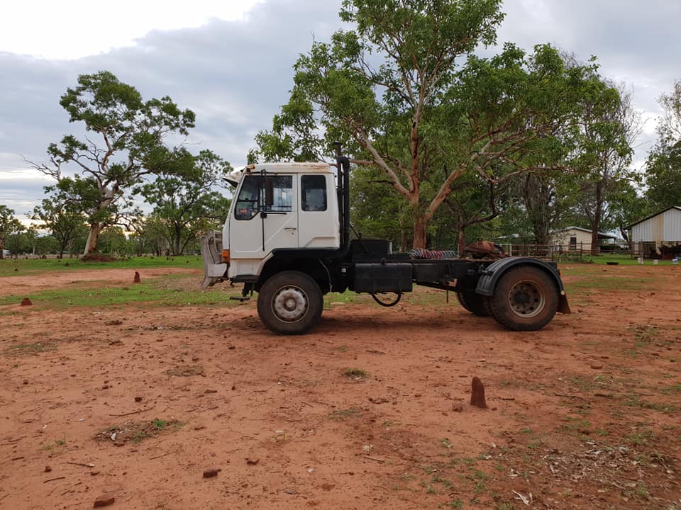 1990 MITSUBISHI FM557 PRIME MOVER 