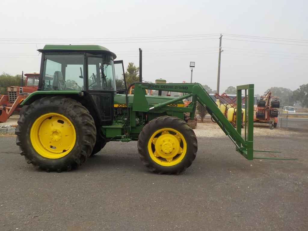 John Deere 2140 4x4 Front End Loader