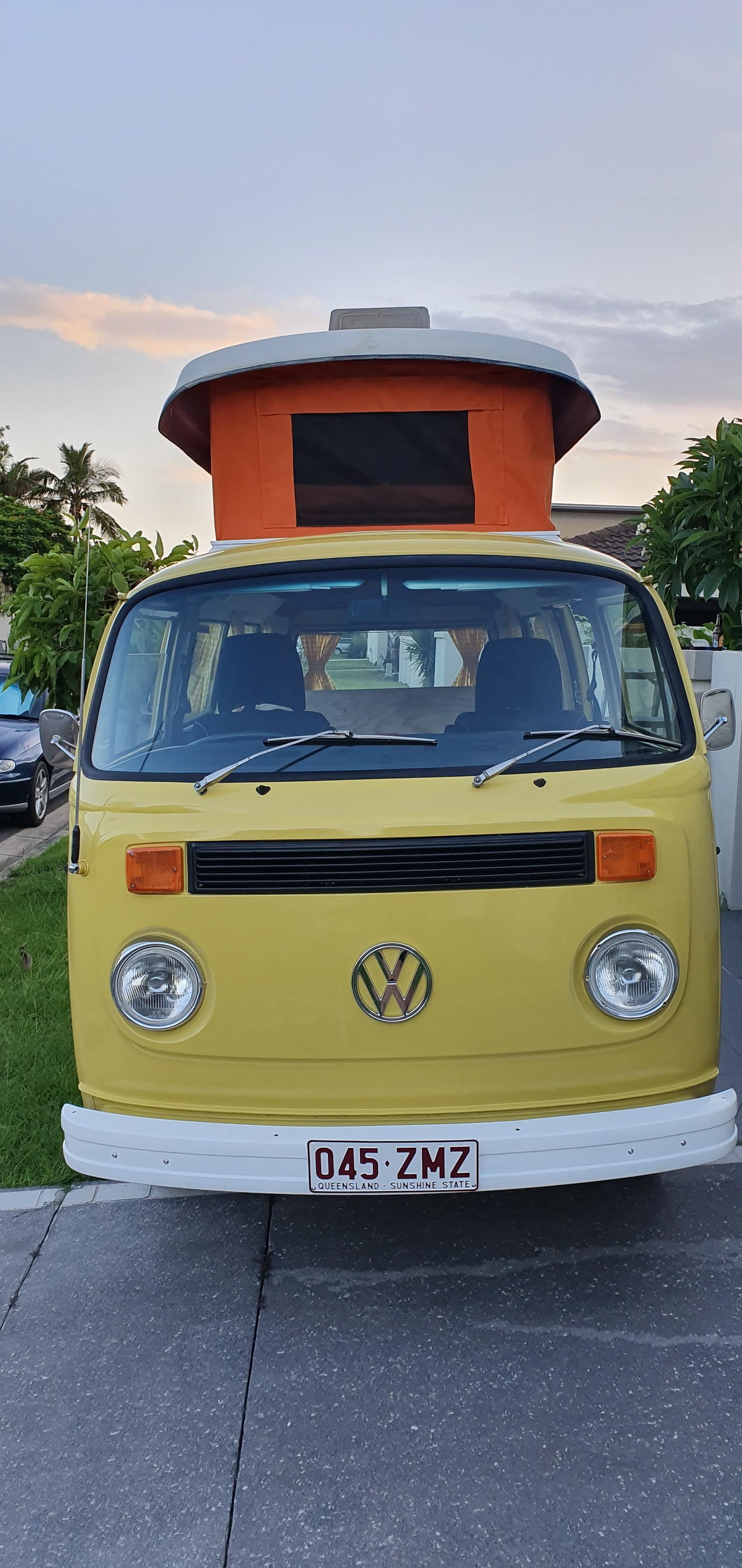 1974 VOLKSWAGEN KOMBI POP TOP CAMPER