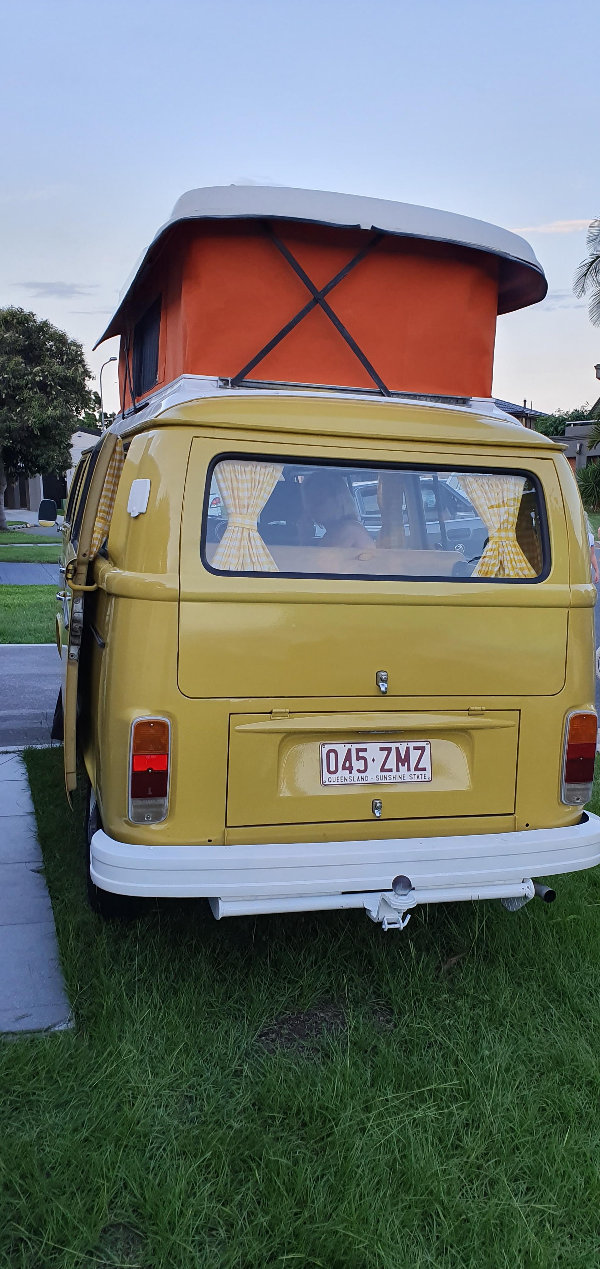 1974 VOLKSWAGEN KOMBI POP TOP CAMPER