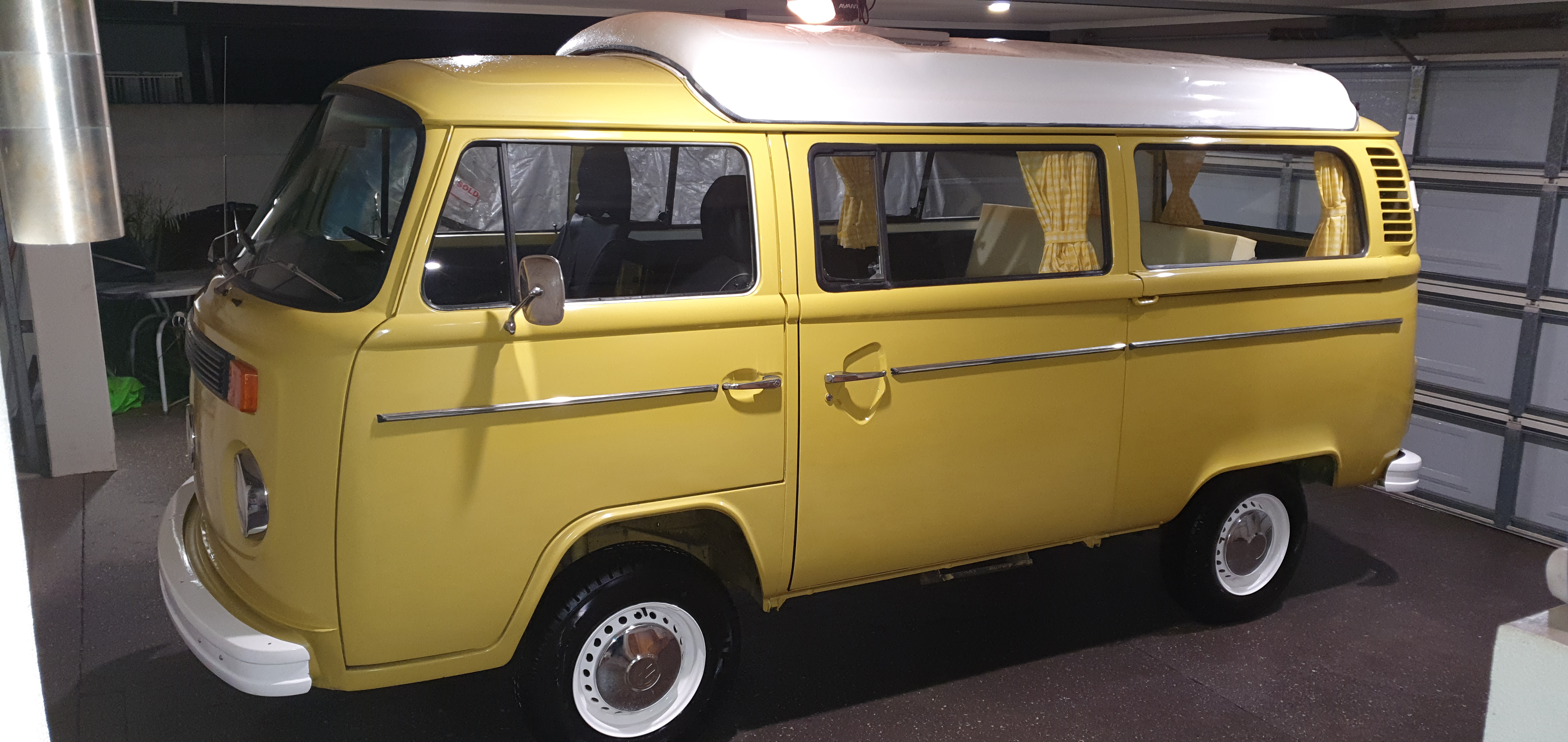 1974 VOLKSWAGEN KOMBI POP TOP CAMPER