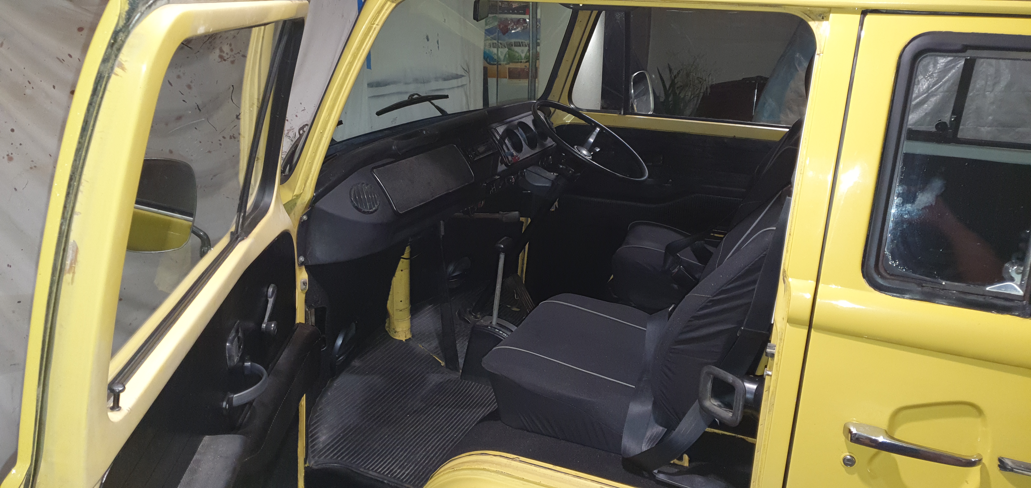 1974 VOLKSWAGEN KOMBI POP TOP CAMPER