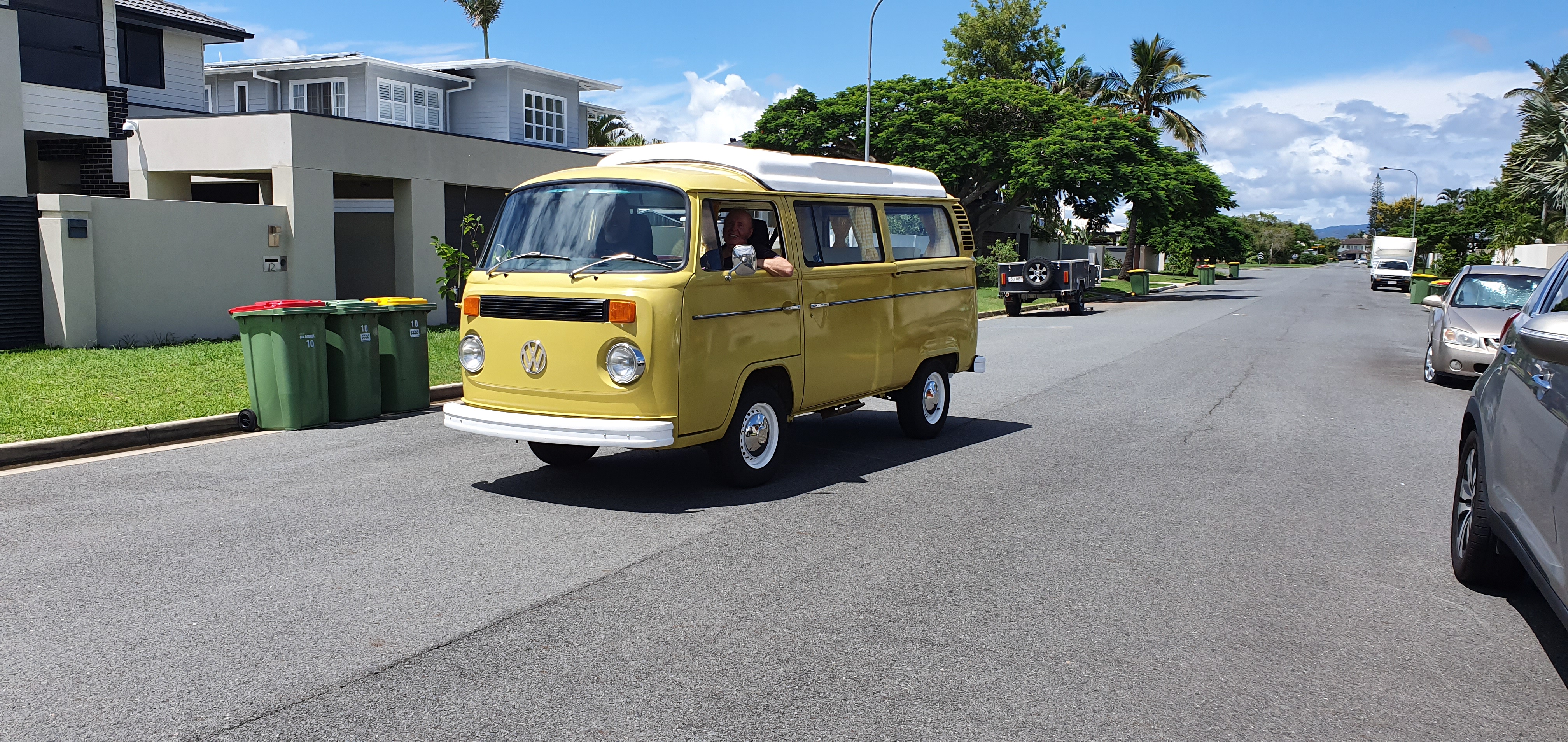 1974 VOLKSWAGEN KOMBI POP TOP CAMPER