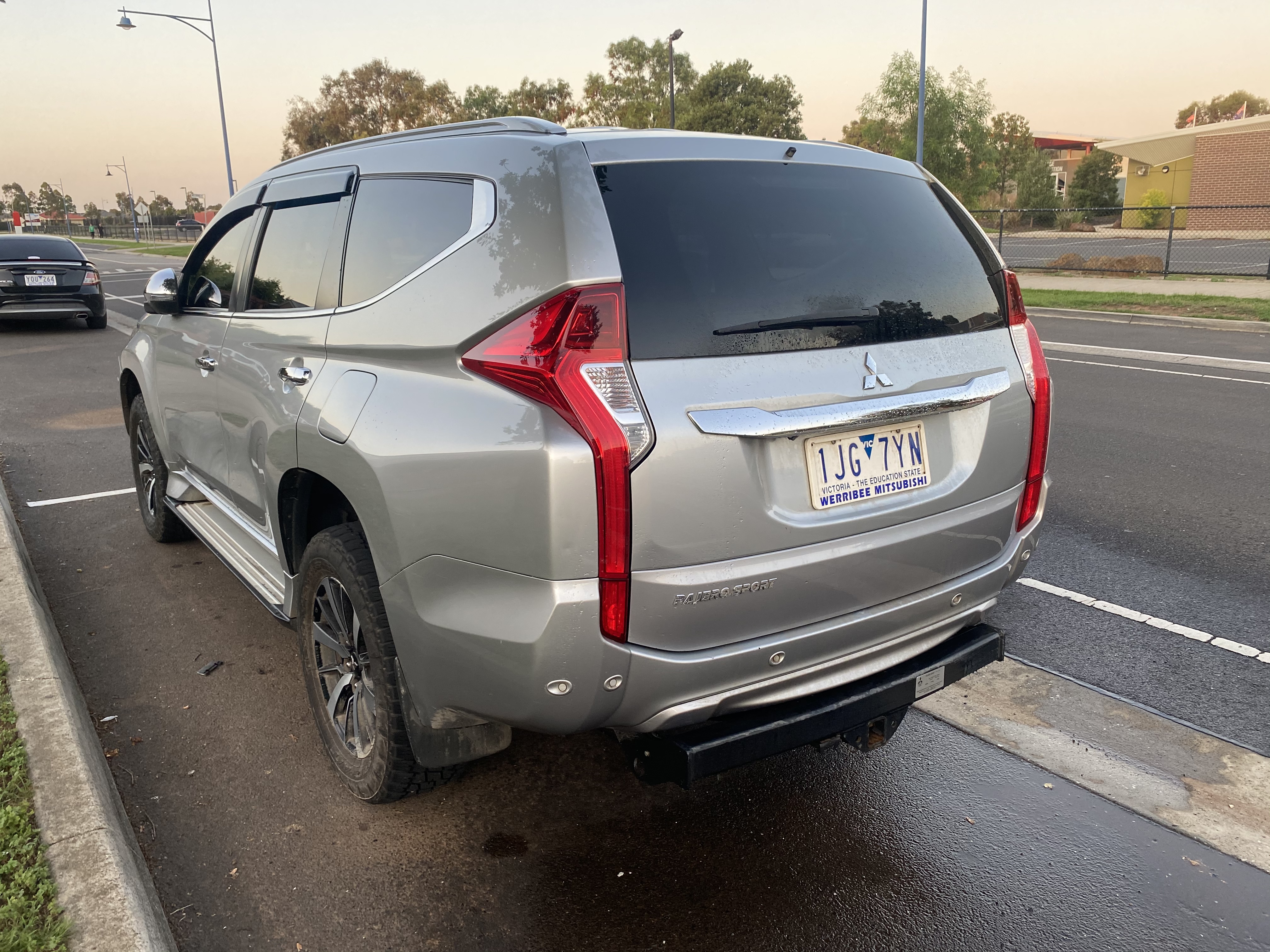 2015 MITSUBISHI PAJERO SPORT QE EXCEED 